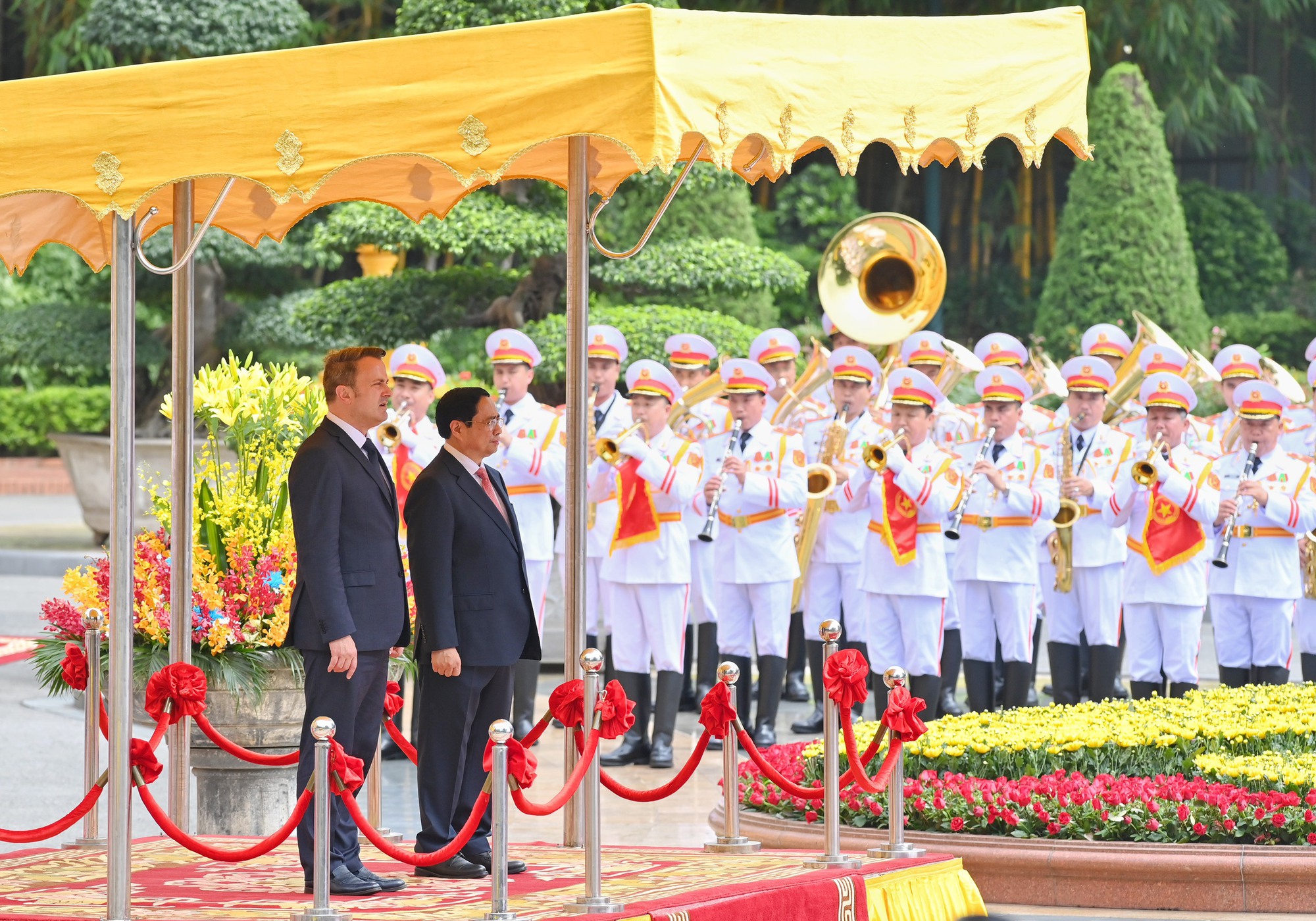 Thủ tướng Phạm Minh Chính chủ trì lễ đón Thủ tướng Luxembourg - Ảnh 2.