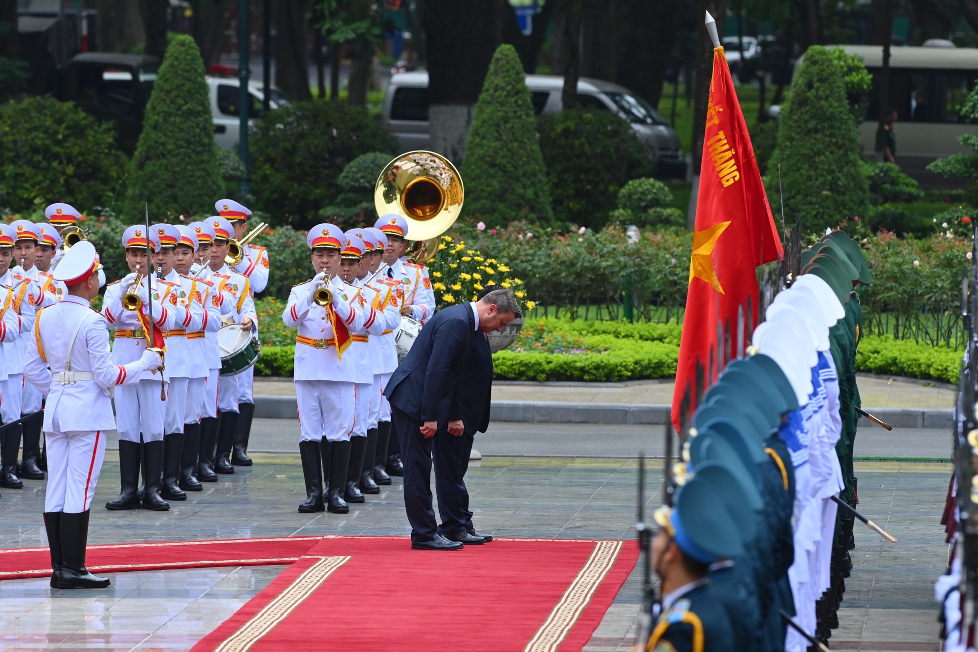 Thủ tướng Phạm Minh Chính chủ trì lễ đón Thủ tướng Luxembourg - Ảnh 3.