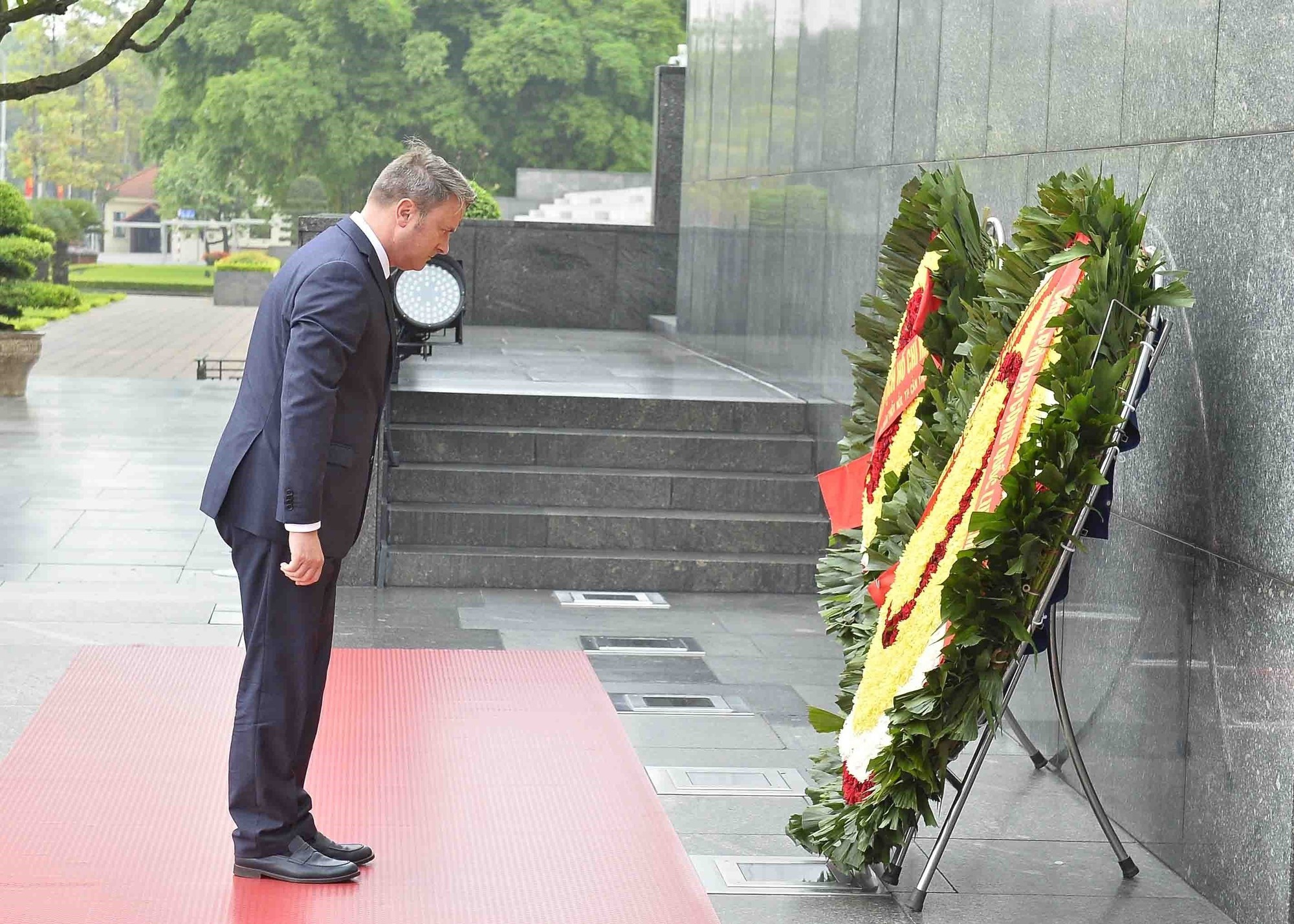 Thủ tướng Phạm Minh Chính chủ trì lễ đón Thủ tướng Luxembourg - Ảnh 1.