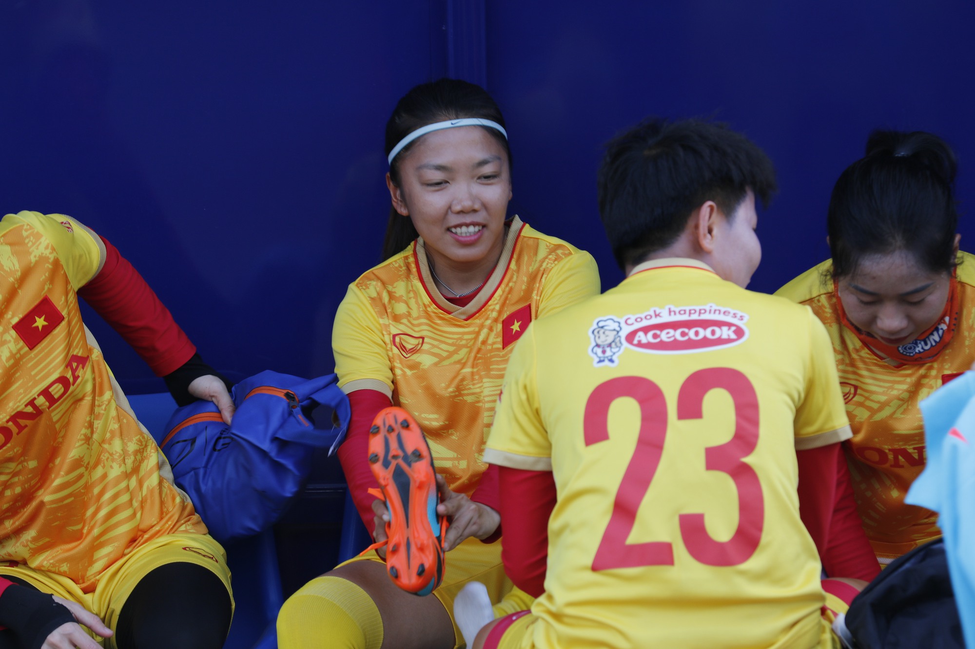 Huỳnh Như và đồng đội đã sẵn sàng cho trận đấu gặp đội tuyển nữ Myanmar - Ảnh 2.