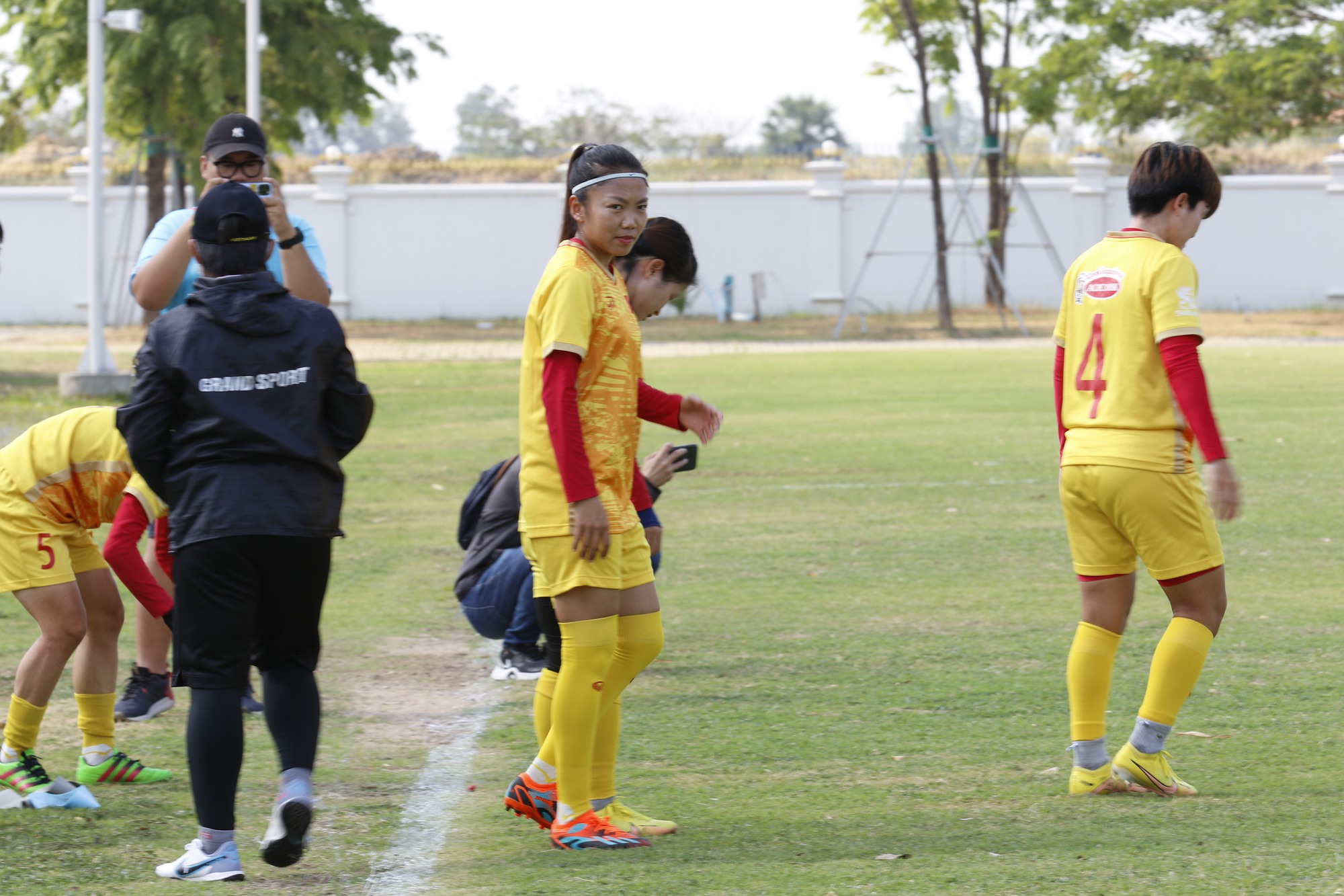 Huỳnh Như và đồng đội đã sẵn sàng cho trận đấu gặp đội tuyển nữ Myanmar - Ảnh 4.