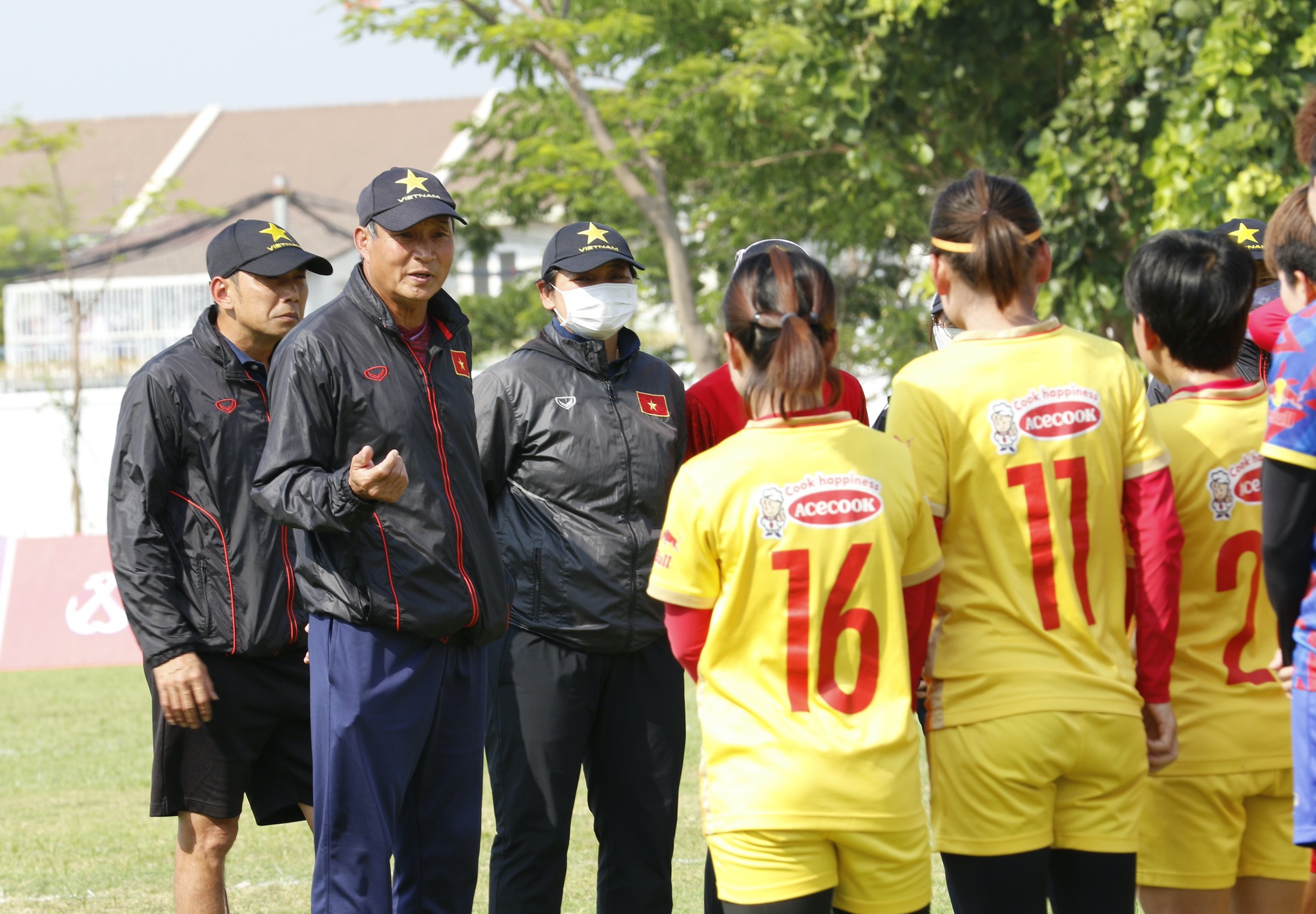 Nữ tuyển thủ Bích Thùy: ‘Đội tuyển nữ Việt Nam đã thích nghi thời tiết nắng nóng’ - Ảnh 1.