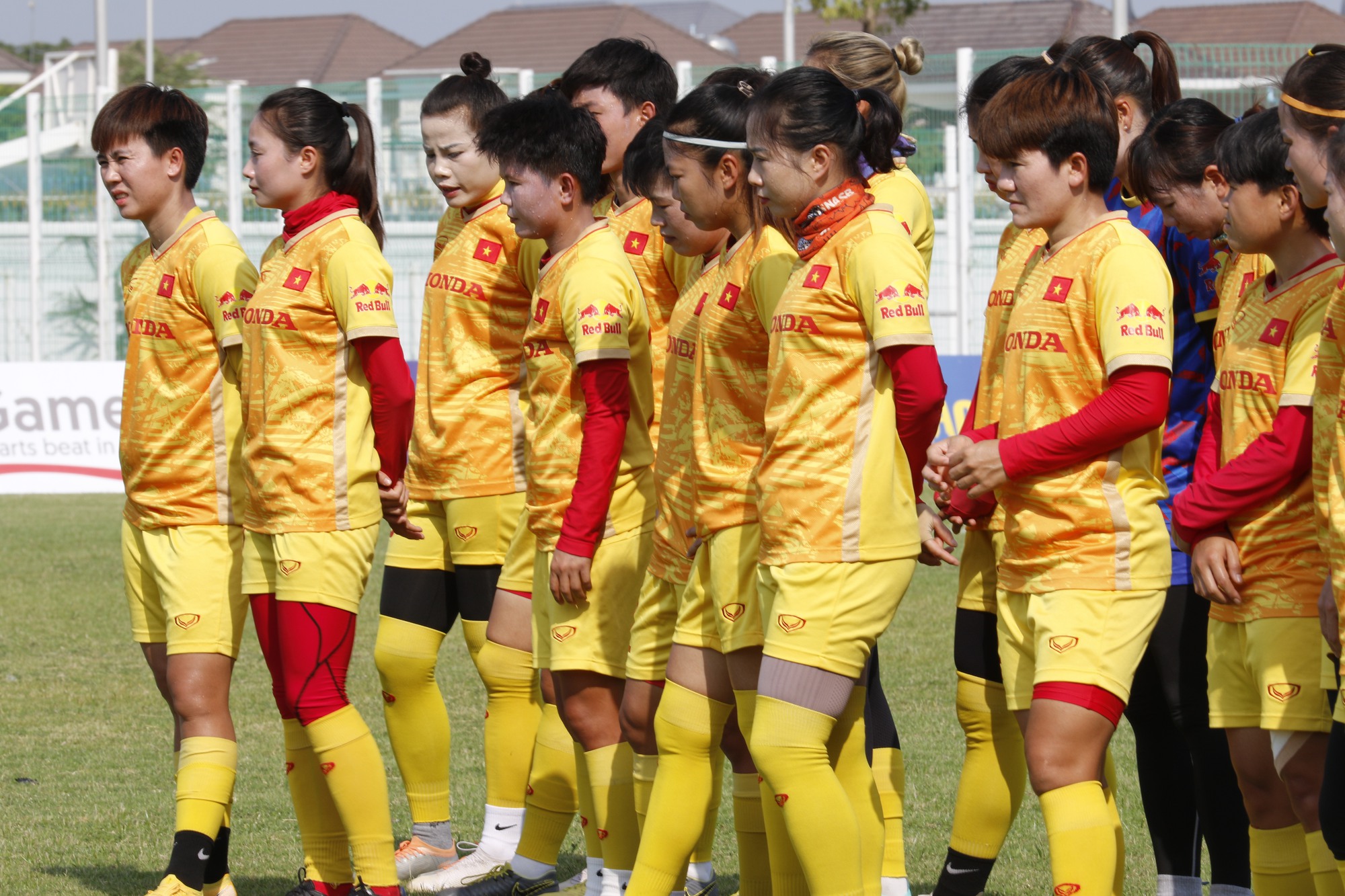 Nữ tuyển thủ Bích Thùy: ‘Đội tuyển nữ Việt Nam đã thích nghi thời tiết nắng nóng’ - Ảnh 2.