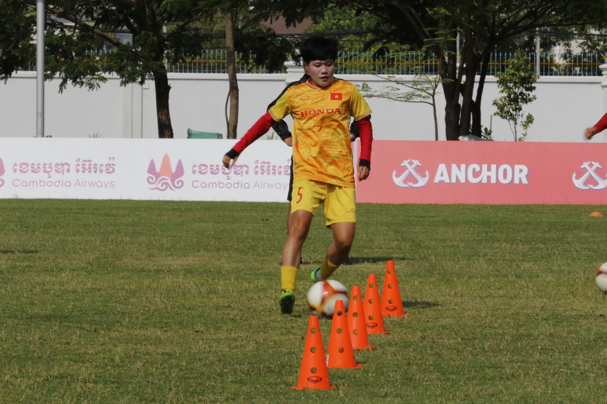 Huỳnh Như và đồng đội đã sẵn sàng cho trận đấu gặp đội tuyển nữ Myanmar - Ảnh 6.