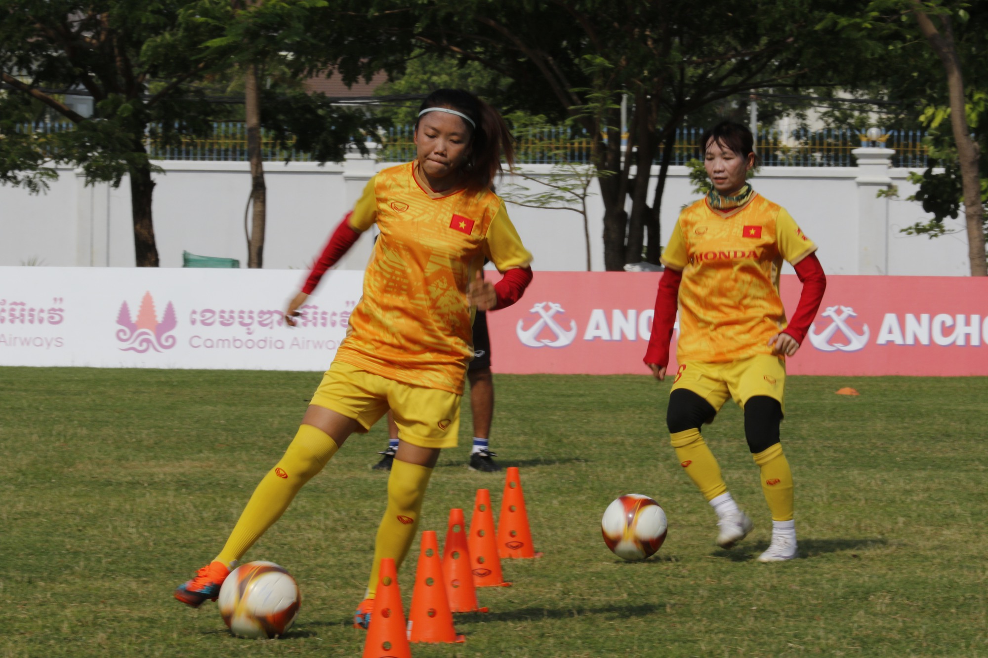 Huỳnh Như và đồng đội đã sẵn sàng cho trận đấu gặp đội tuyển nữ Myanmar - Ảnh 5.