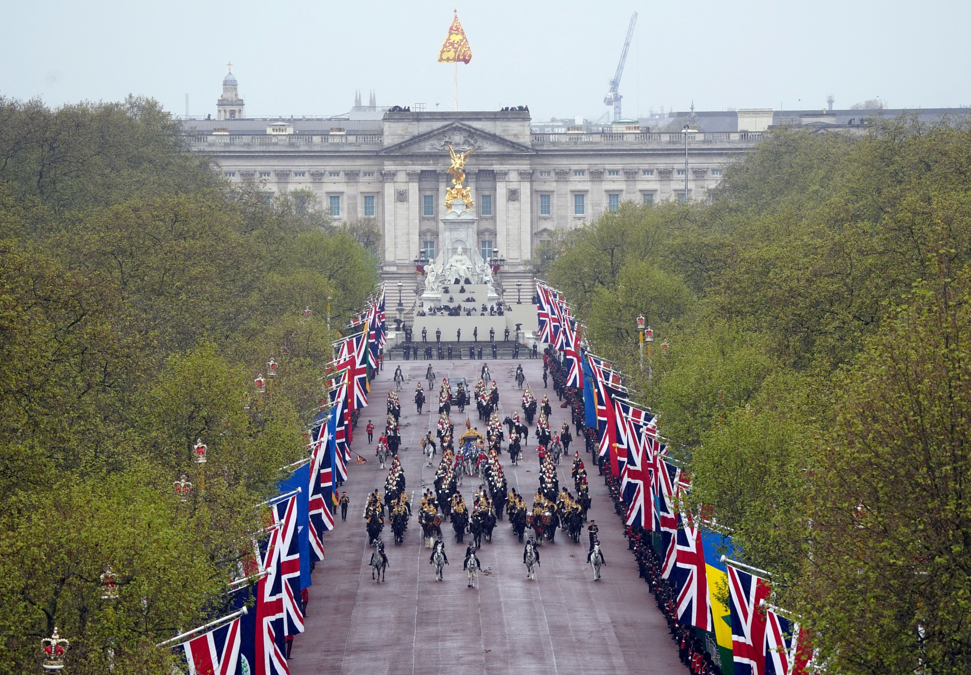 Vua Charles III chính thức lên ngôi - Ảnh 1.