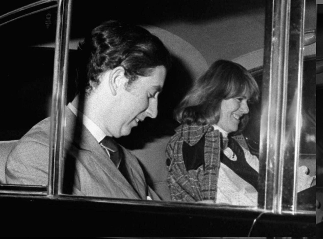 Những bức ảnh ‘độc, lạ’ của Vua Charles và Vương hậu Camilla - Ảnh 2.