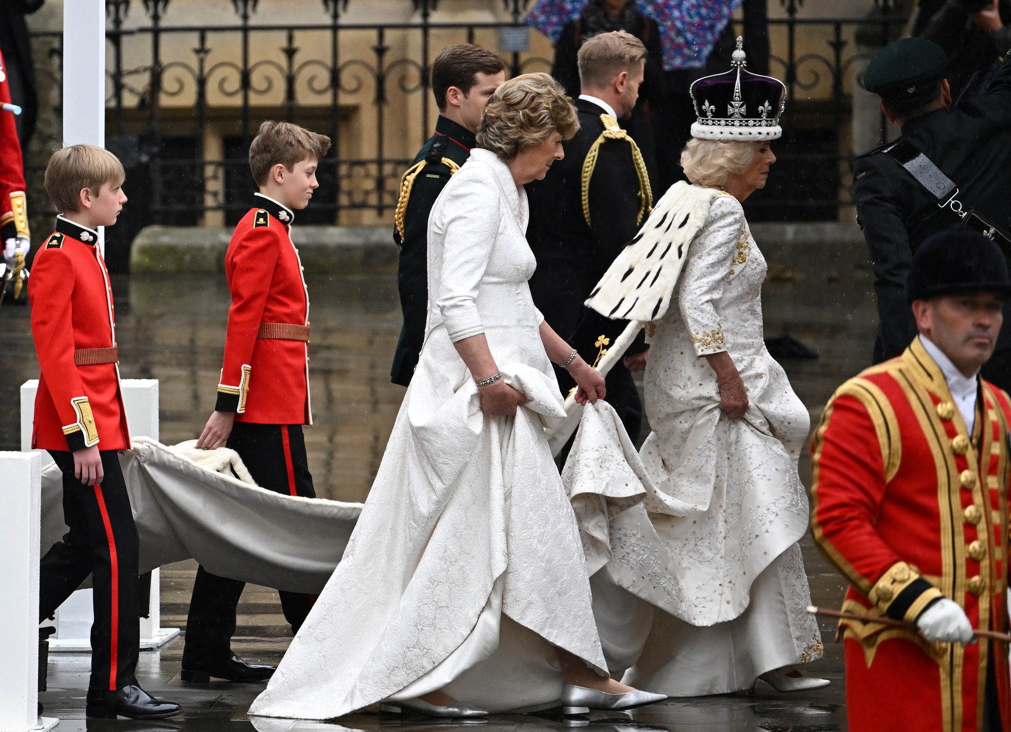 Vua Charles III chính thức lên ngôi - Ảnh 17.