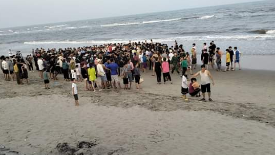 Quảng Bình: Đi tắm biển, hai người bị đuối nước tử vong - Ảnh 1.