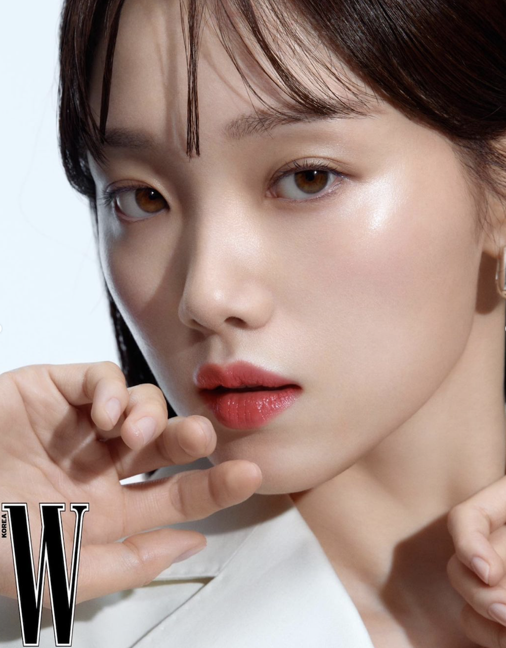 Vẻ đẹp gợi cảm và sang chảnh của mỹ nhân ‘Người thầy y đức’ Lee Sung Kyung - Ảnh 8.