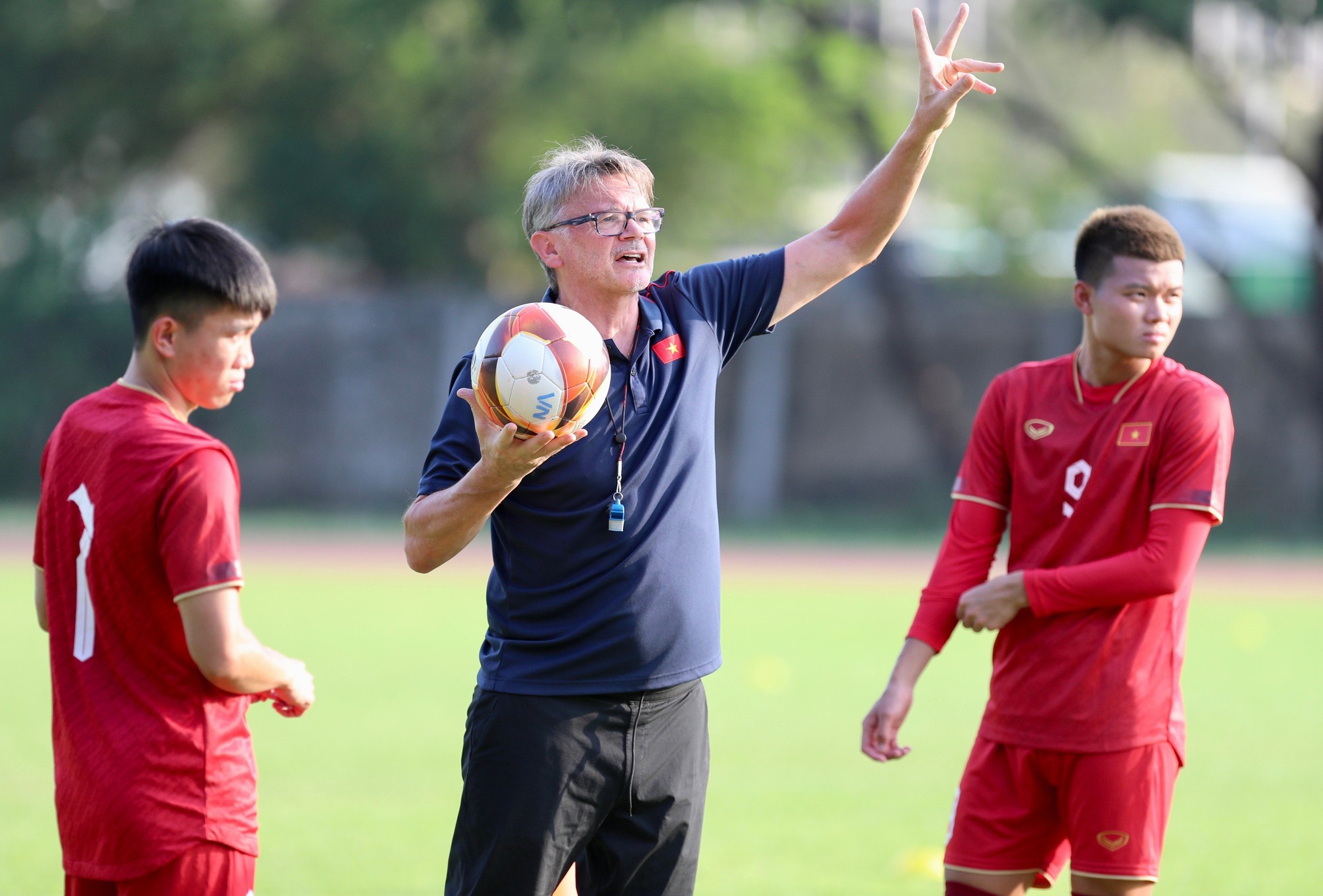 HLV Troussier có 'thăng hạng' cho U.22 Việt Nam? - Ảnh 1.