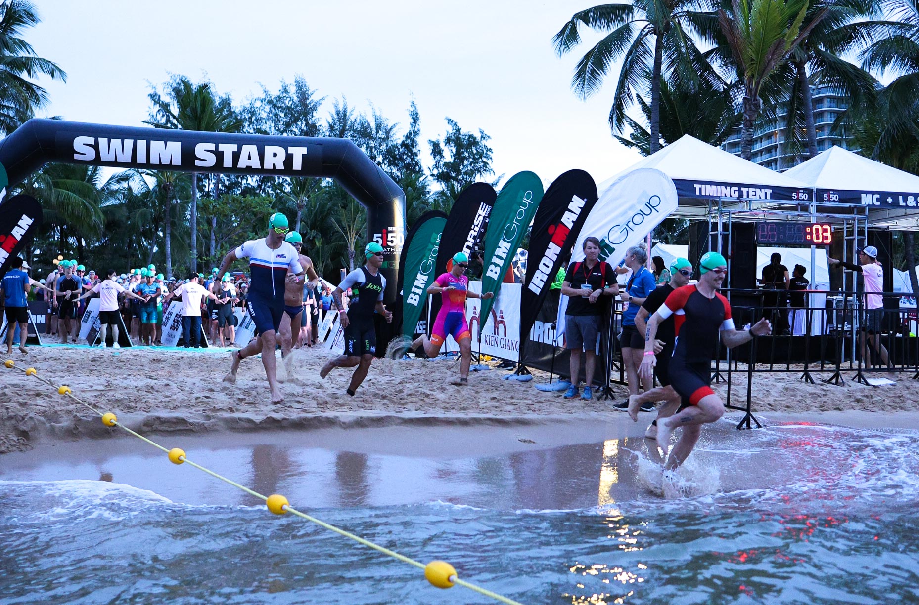 Đà Nẵng: Hơn 3.000 vận động viên tranh tài tại VinFast IRONMAN 70.3 Việt Nam 2023 - Ảnh 1.