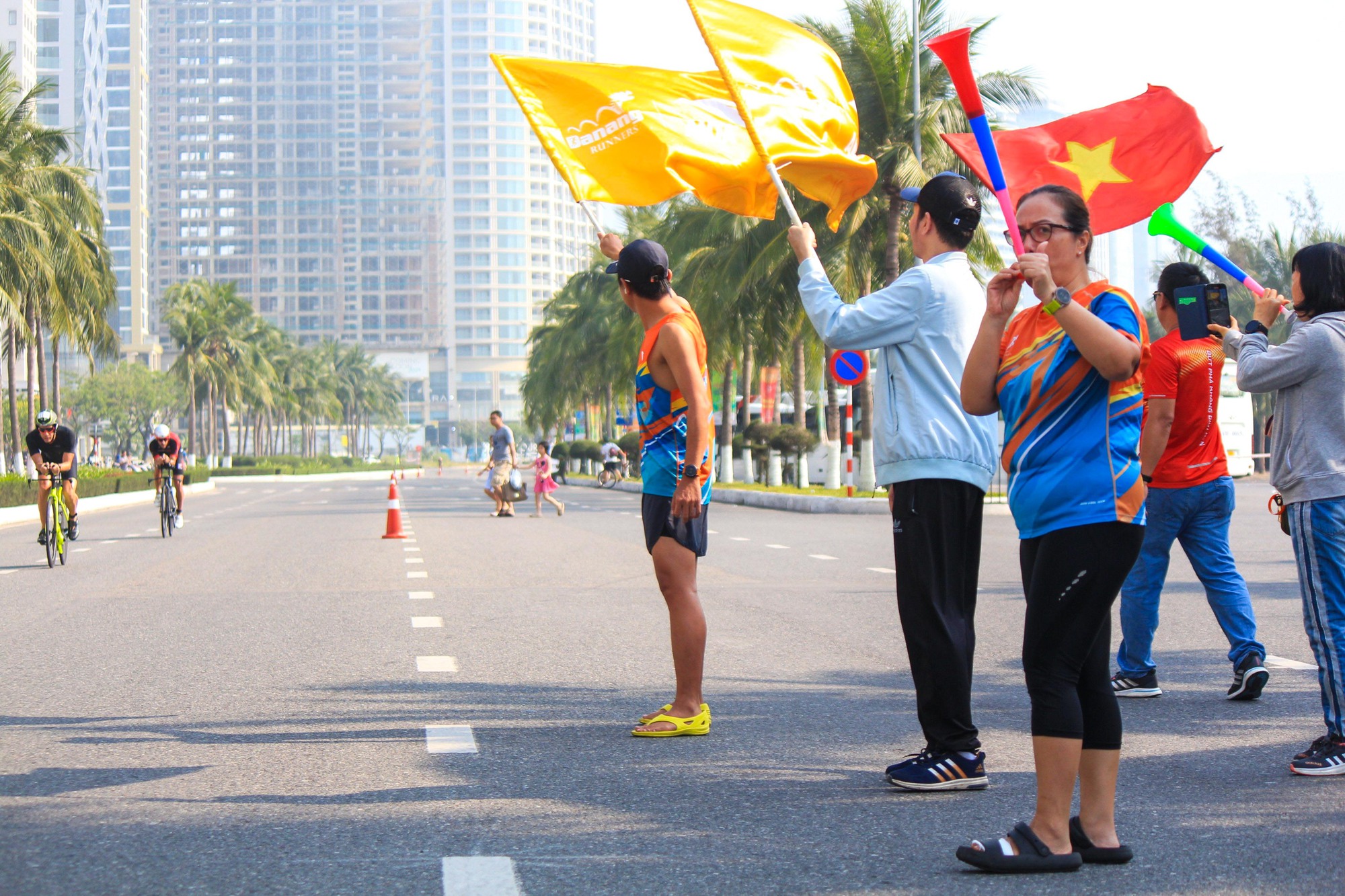 Đà Nẵng: Hơn 3.000 vận động viên tranh tài tại VinFast IRONMAN 70.3 Việt Nam 2023 - Ảnh 5. Đà Nẵng: Hơn 3.000 vận động viên tranh tài tại VinFast IRONMAN 70.3 Việt Nam 2023 - Ảnh 5.