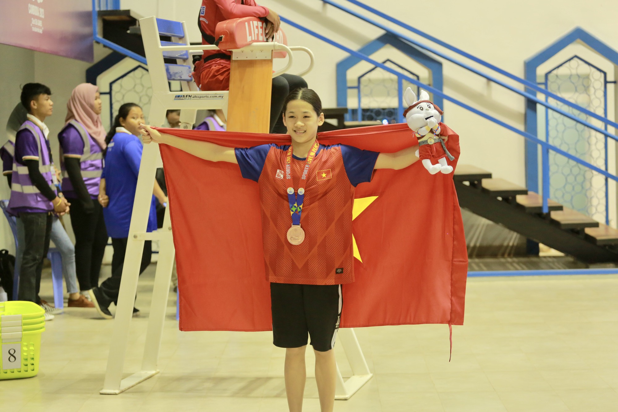 Huy chương SEA Games đầu đời của VĐV trẻ nhất đoàn Việt Nam: 'Ban đầu em rất sợ' - Ảnh 3.