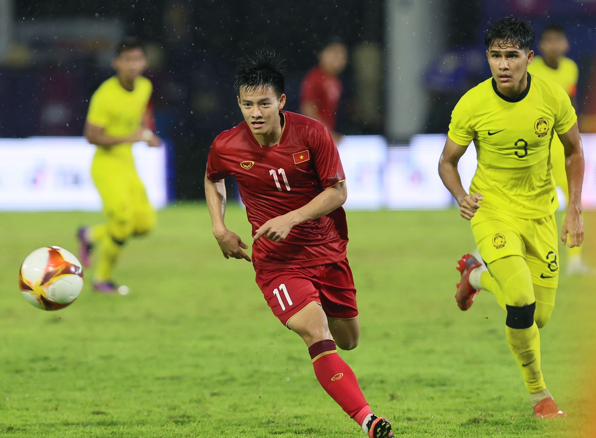 Đánh bại U.22 Malaysia, U.22 Việt Nam vào bán kết SEA Games 32 - Ảnh 4.