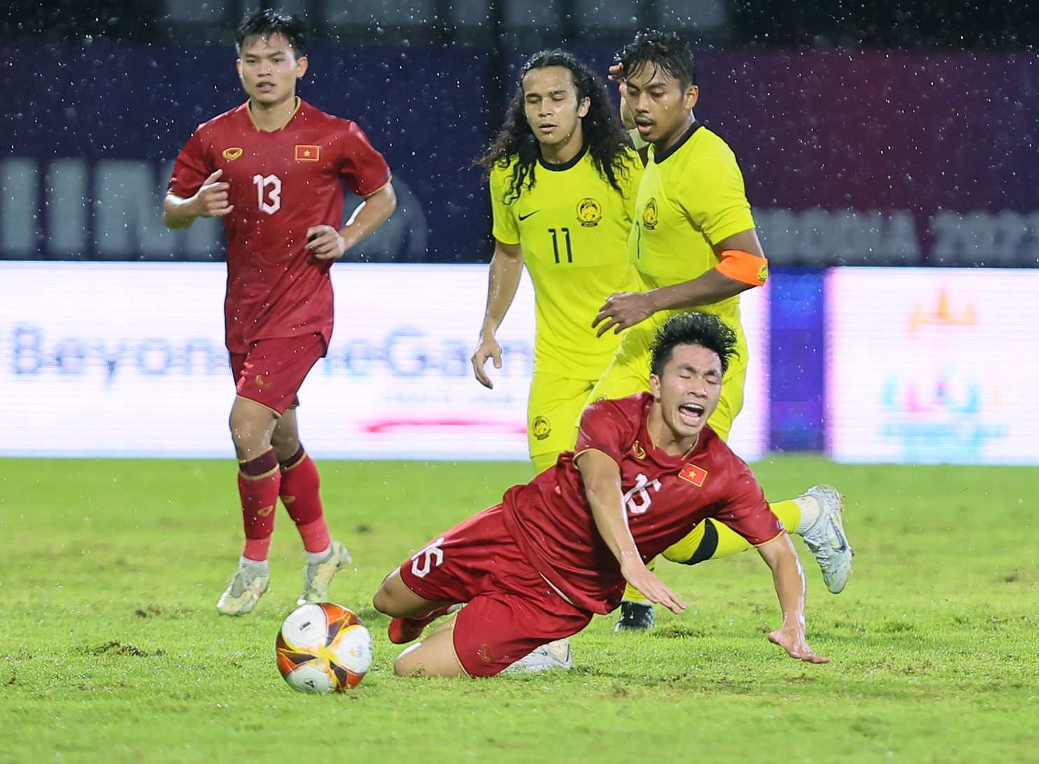 Đánh bại U.22 Malaysia, U.22 Việt Nam vào bán kết SEA Games 32 - Ảnh 5.
