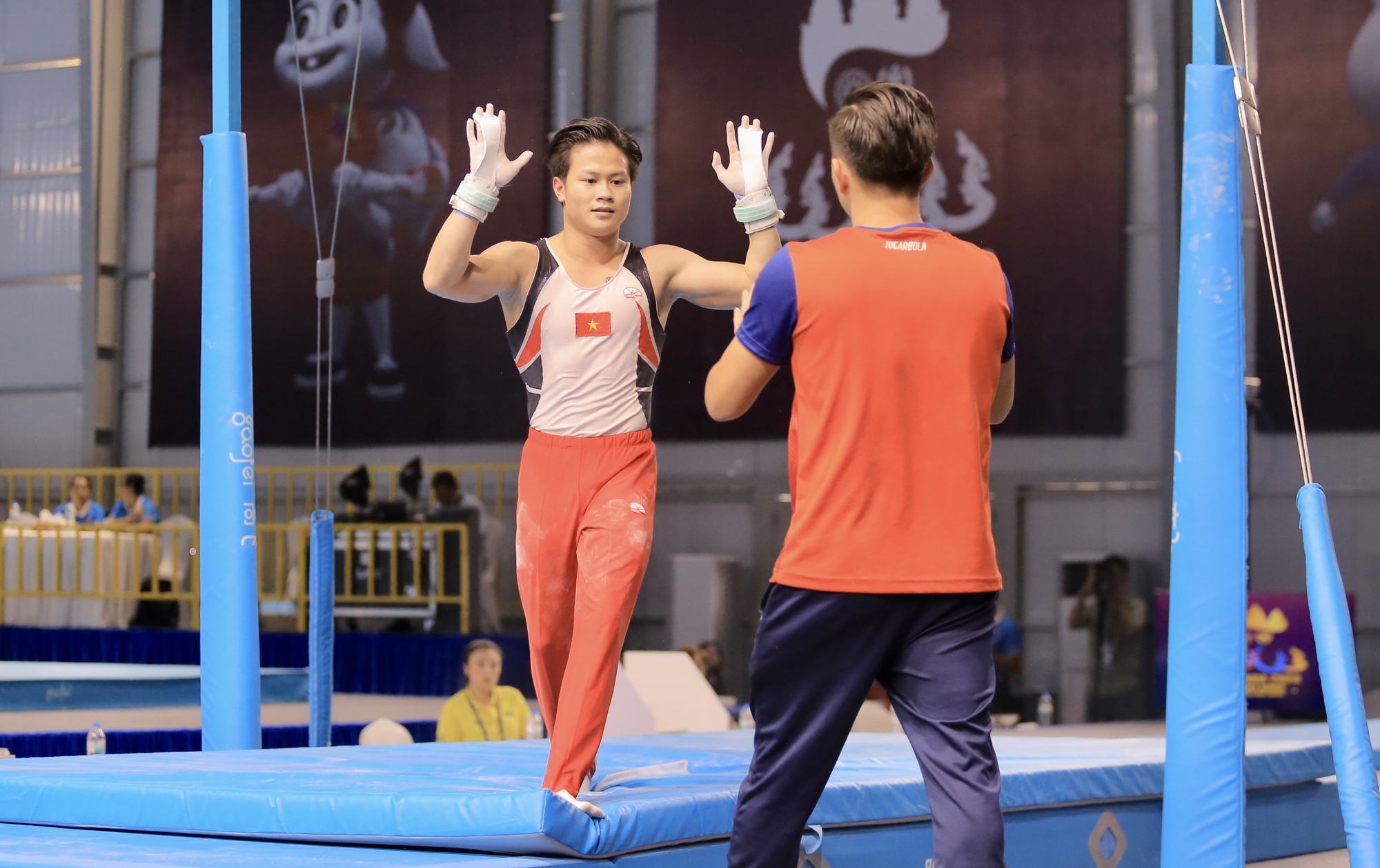 Thua VĐV Việt Nam ở SEA Games 32, 'thần đồng' Carlos Yulo thừa nhận một điều - Ảnh 4.