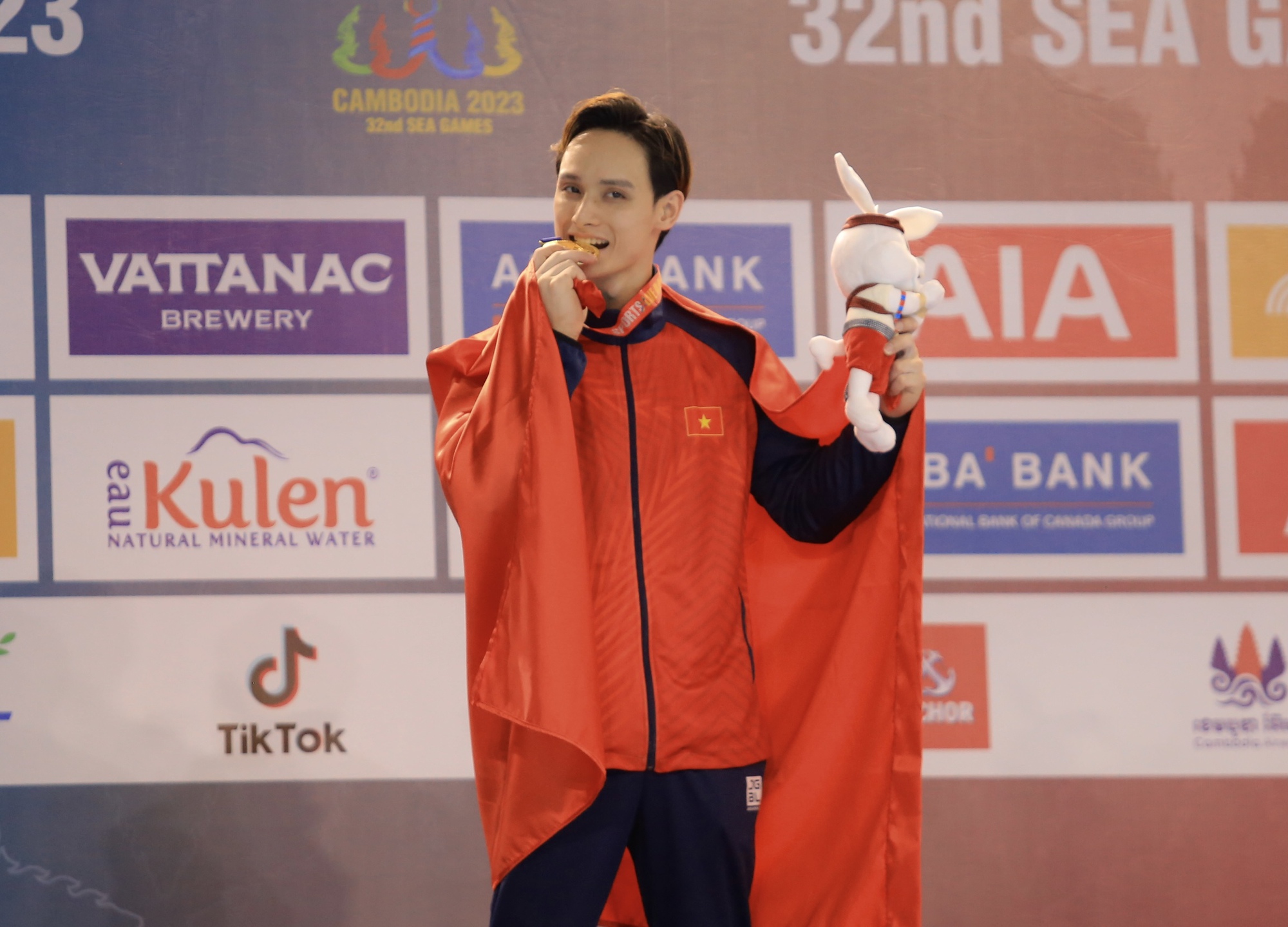 Thua VĐV Việt Nam ở SEA Games 32, 'thần đồng' Carlos Yulo thừa nhận một điều - Ảnh 7.