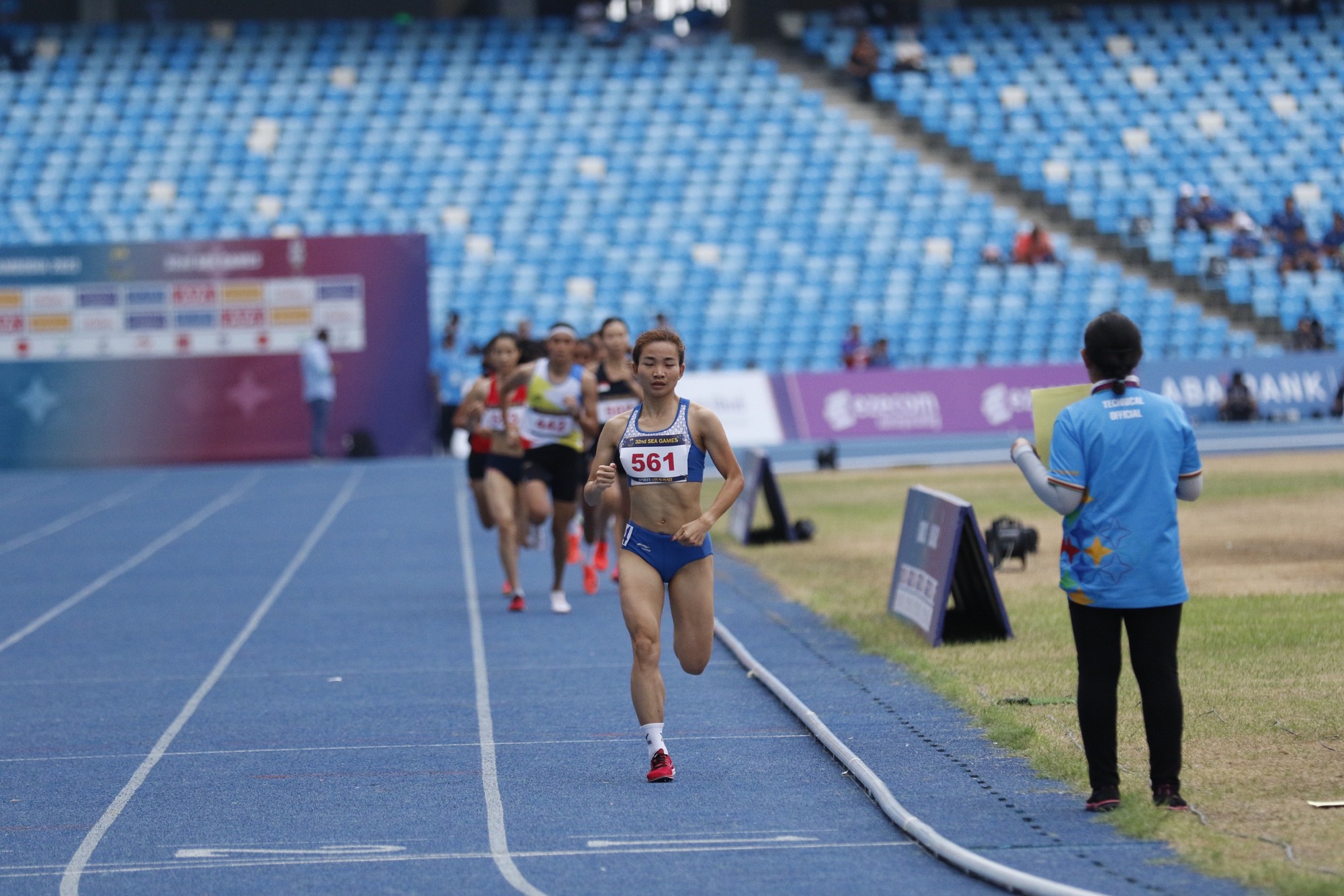 Nguyễn Thị Oanh băng băng về đích giành vàng 1.500 m, vội vã chuẩn bị đấu tiếp  - Ảnh 5.