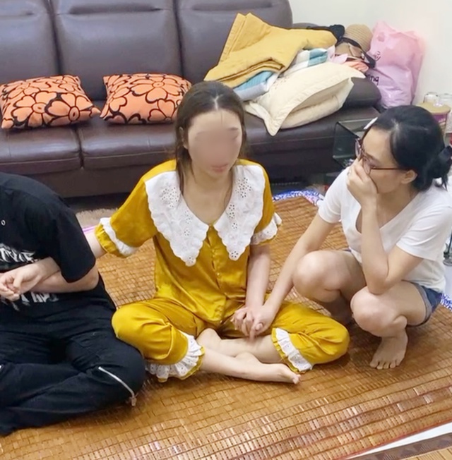 Bố cháu bé 1 tháng tuổi: 'Hãy cho bảo mẫu cơ hội làm lại và nuôi con' - Ảnh 1. Bố cháu bé 1 tháng tuổi: 'Hãy cho bảo mẫu cơ hội làm lại và nuôi con' - Ảnh 1.