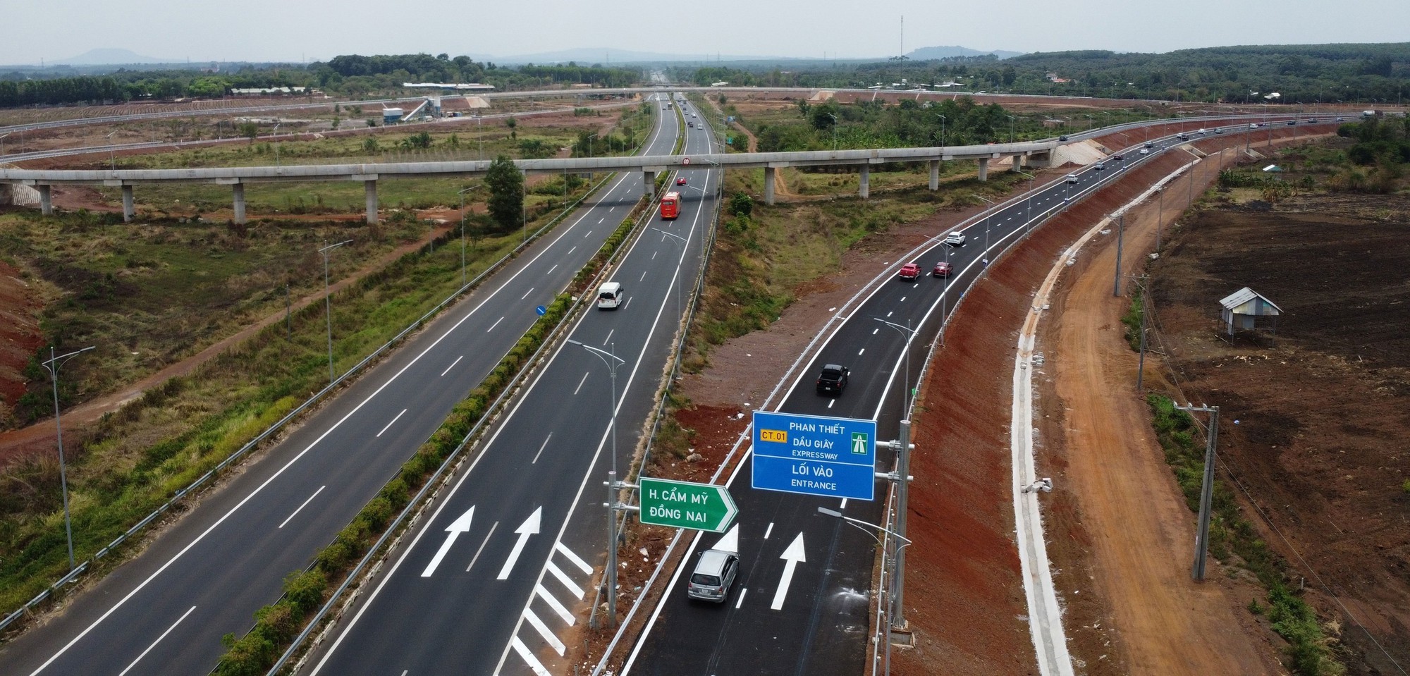 Địa phương lo gặp vướng khi đầu tư cao tốc - Ảnh 1. Địa phương lo gặp vướng khi đầu tư cao tốc - Ảnh 1.