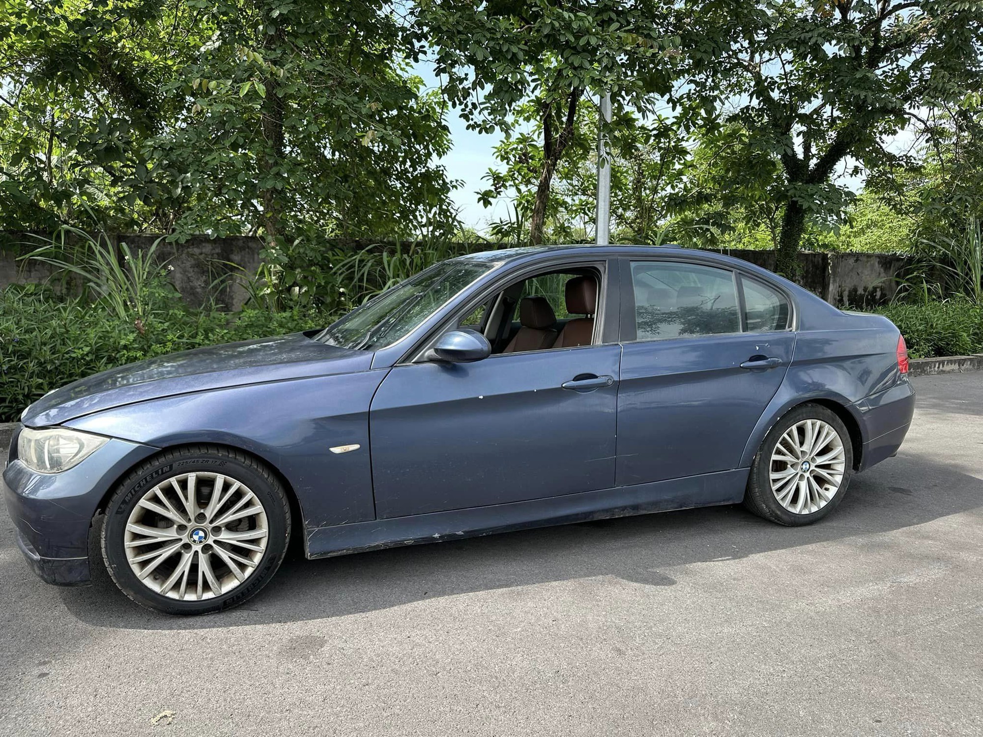 Xe hiếm BMW 328i 2007 mạnh 231 mã lực tại Việt Nam - Ảnh 1. Xe hiếm BMW 328i 2007 mạnh 231 mã lực tại Việt Nam - Ảnh 1.