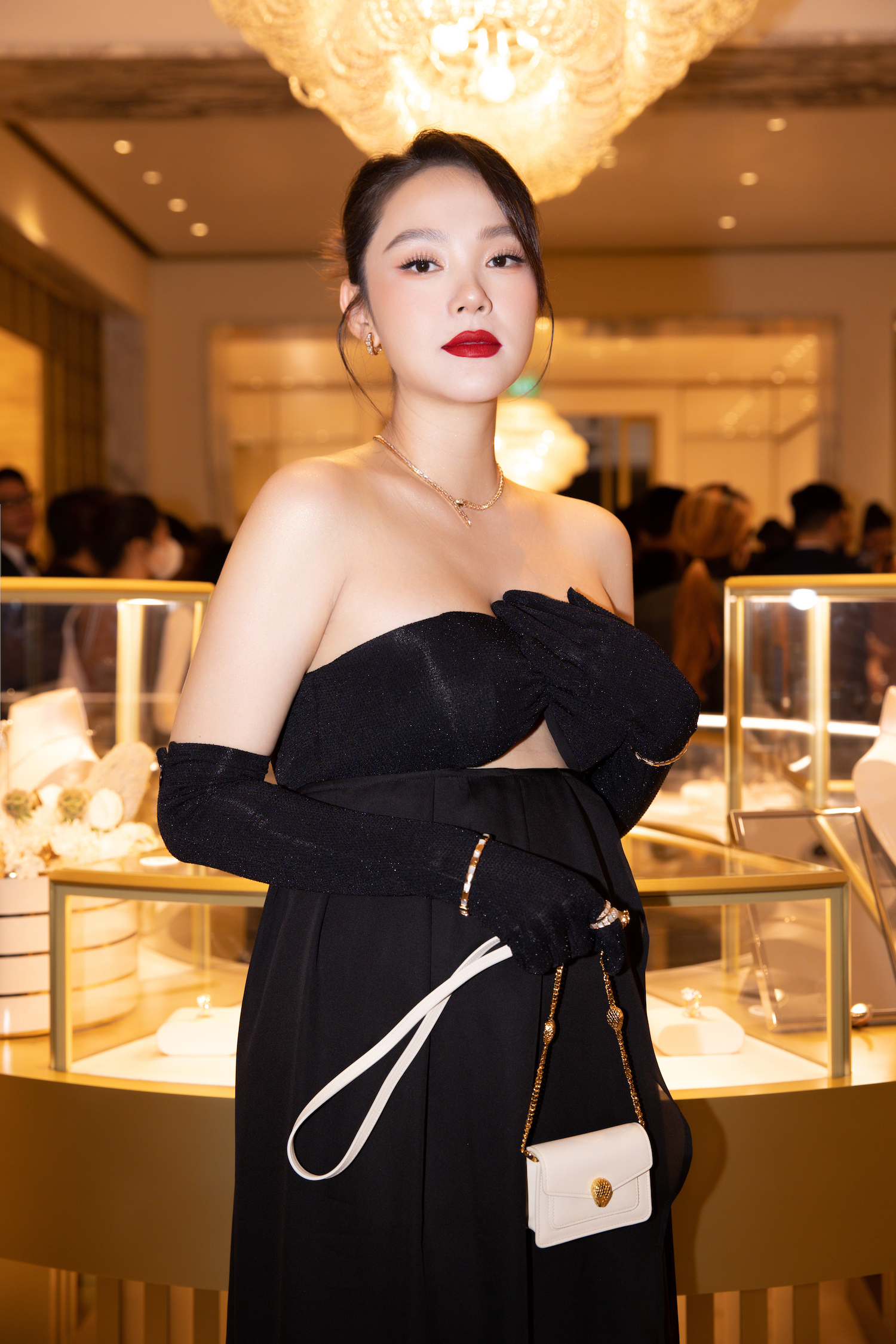 Hoa hậu Thùy Tiên mặc gợi cảm đi sự kiện sau ồn ào kiện tụng - Ảnh 8.