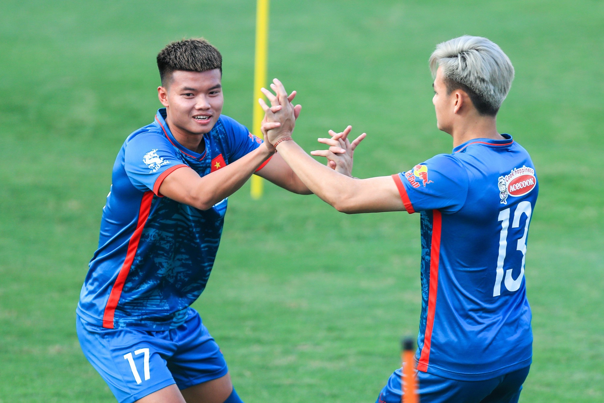 Đội tuyển Việt Nam rút gọn, đôn 4 cầu thủ U.23 cạnh tranh với Quang Hải và Công Phượng - Ảnh 4.