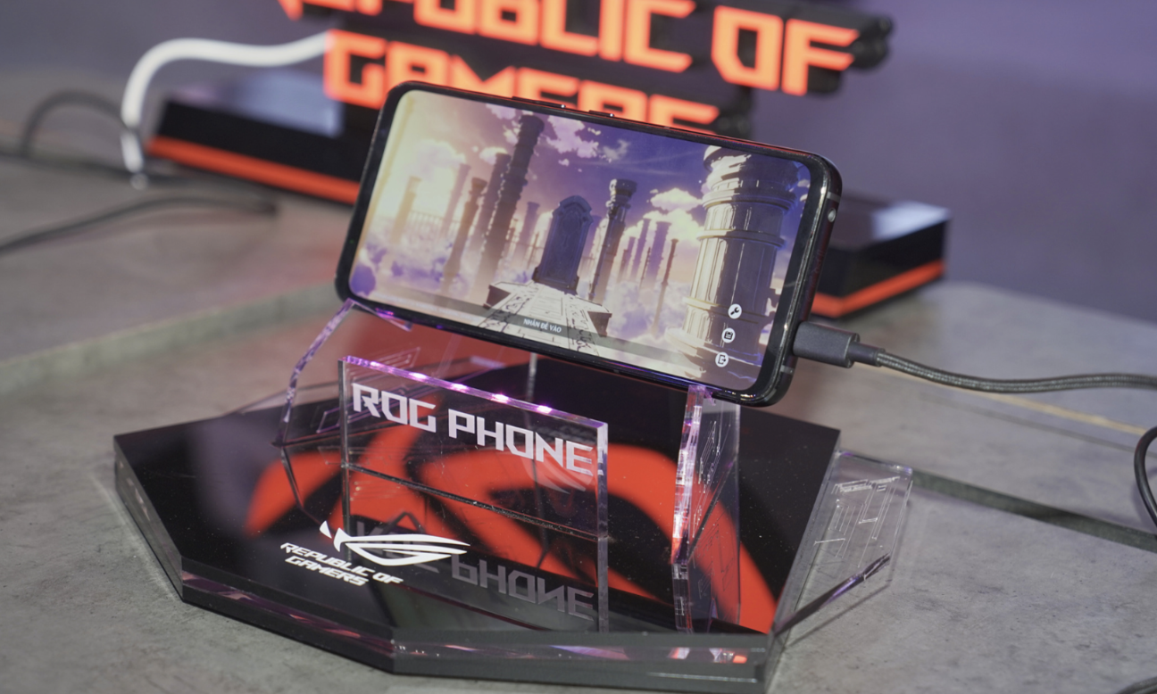 FPT Shop mở bán sớm mẫu smartphone Asus ROG Phone 7 dành cho game thủ - Ảnh 1. FPT Shop mở bán sớm mẫu smartphone Asus ROG Phone 7 dành cho game thủ - Ảnh 1.