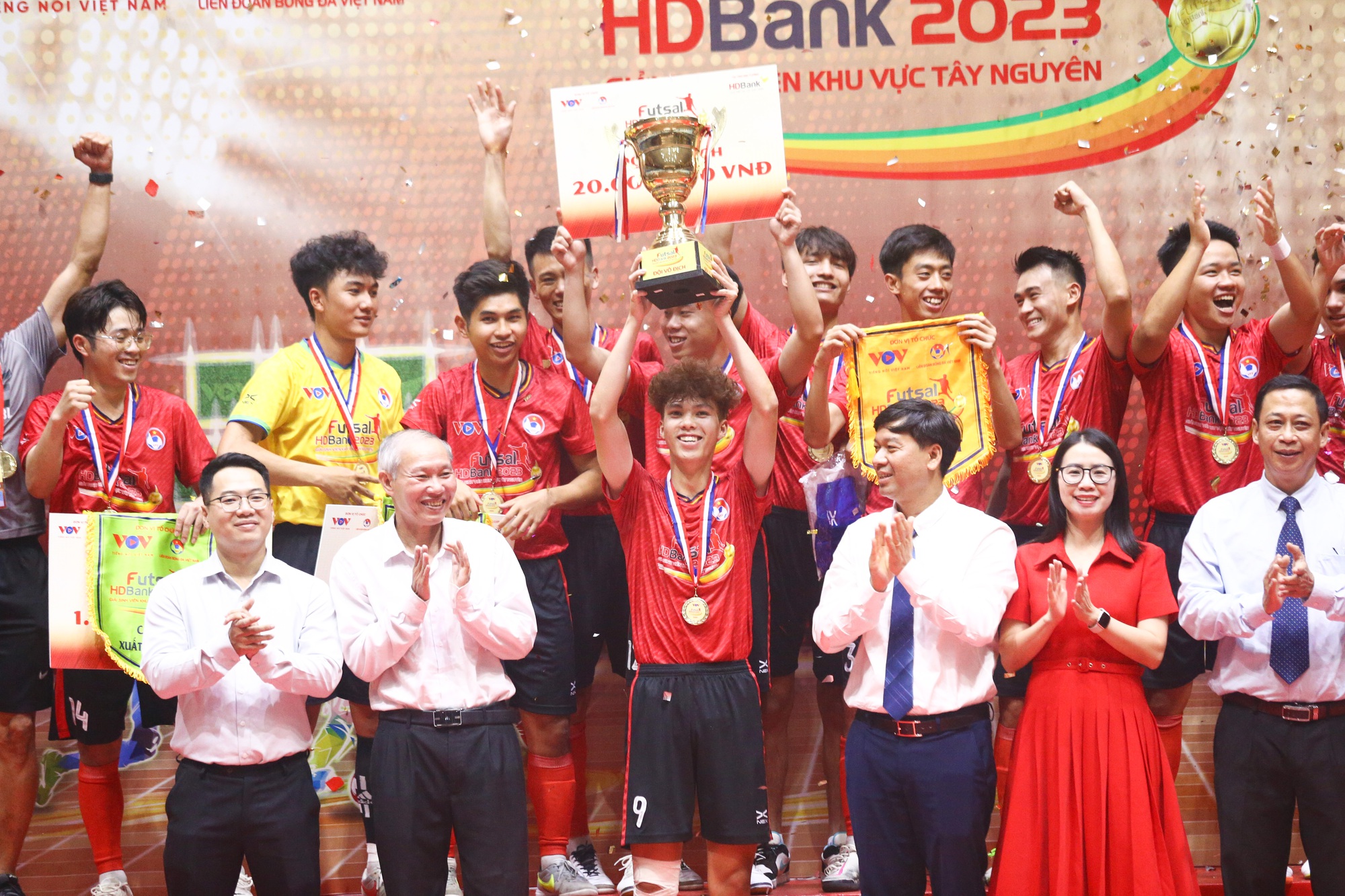 Trường ĐH Đà Lạt vô địch giải futsal HDBank Sinh viên Tây Nguyên 2023 - Ảnh 1.
