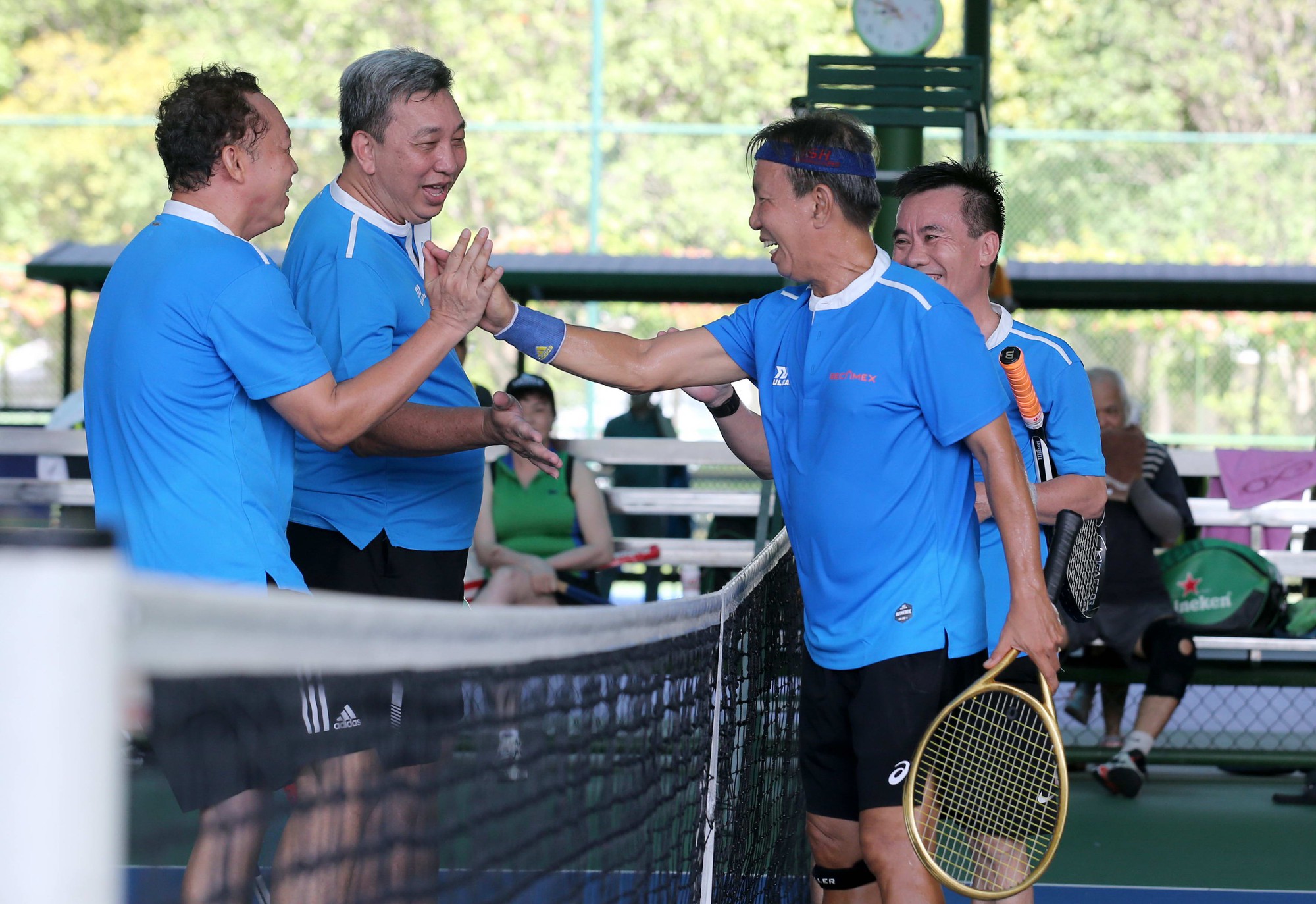 ការប្រកួតកីឡាវាយកូនបាល់ដ៏រំភើបដើម្បីអបអរសាទរទិវាសារព័ត៌មានបដិវត្តន៍វៀតណាម - រូបថត ២. Hào hứng Giải quần vợt giao lưu chào mừng ngày Báo chí Cách mạng Việt Nam - Ảnh 2.