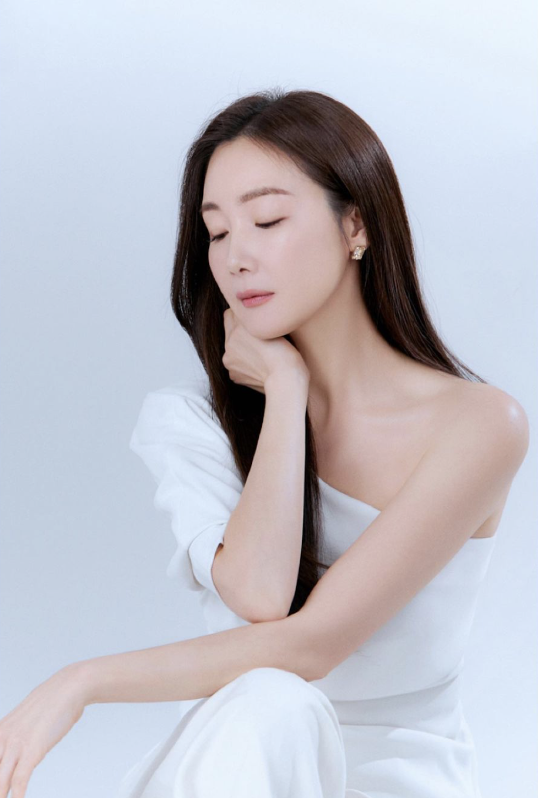 ‘Nữ hoàng nước mắt’ Choi Ji Woo xinh đẹp trong trẻo ở tuổi 48 - Ảnh 7.