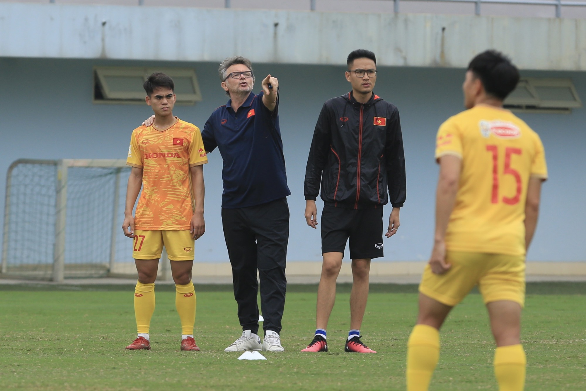 Đội tuyển Việt Nam rút gọn, đôn 4 cầu thủ U.23 cạnh tranh với Quang Hải và Công Phượng - Ảnh 3.