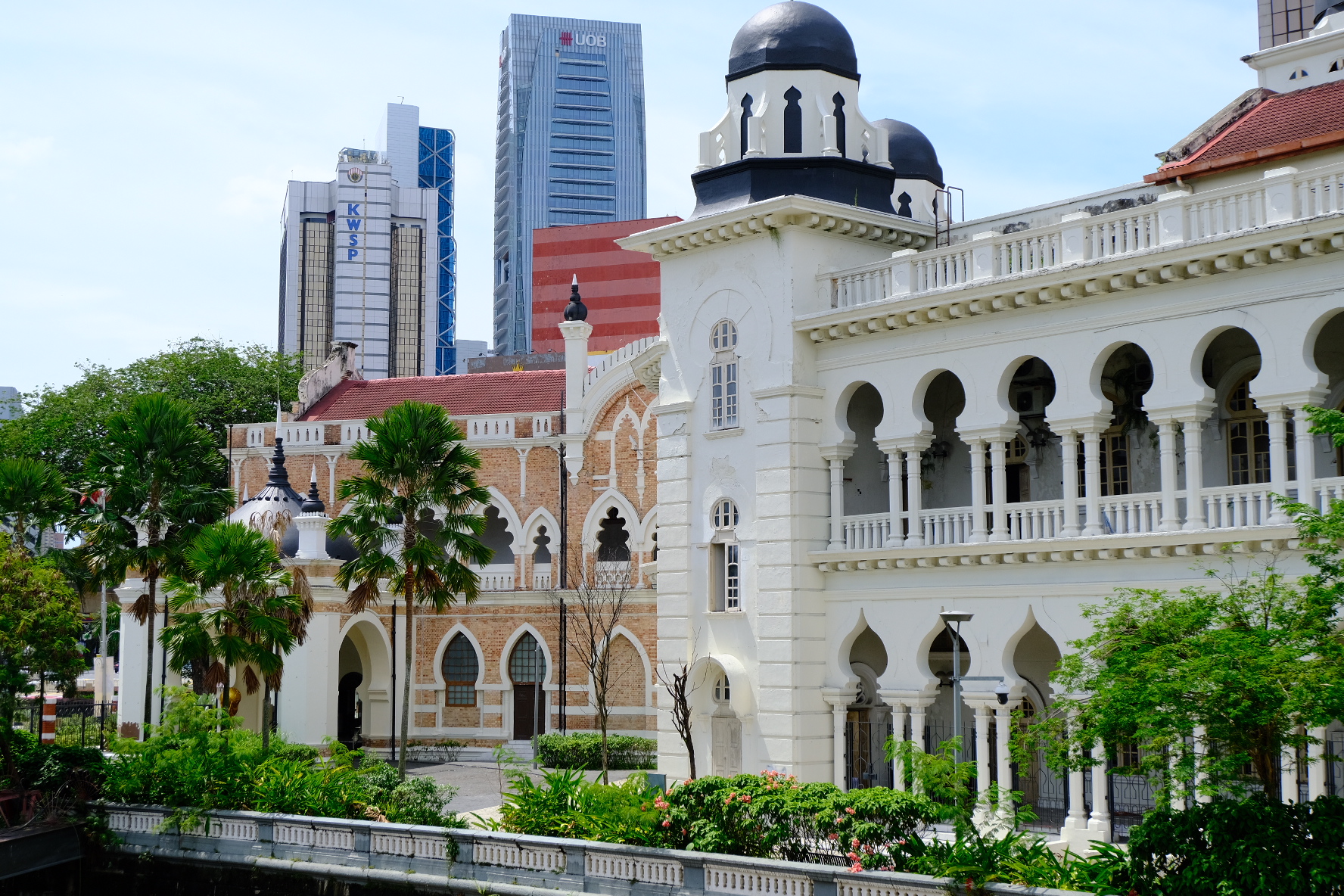 Du lịch Malaysia, nhất định phải tới Thánh đường Hồi giáo Masjid Jamek - Ảnh 2.