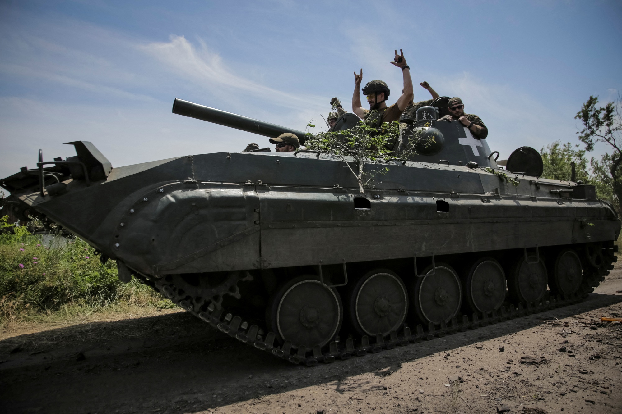 Bên trong một thị trấn quân đội Ukraine tái kiểm soát - Ảnh 1.
