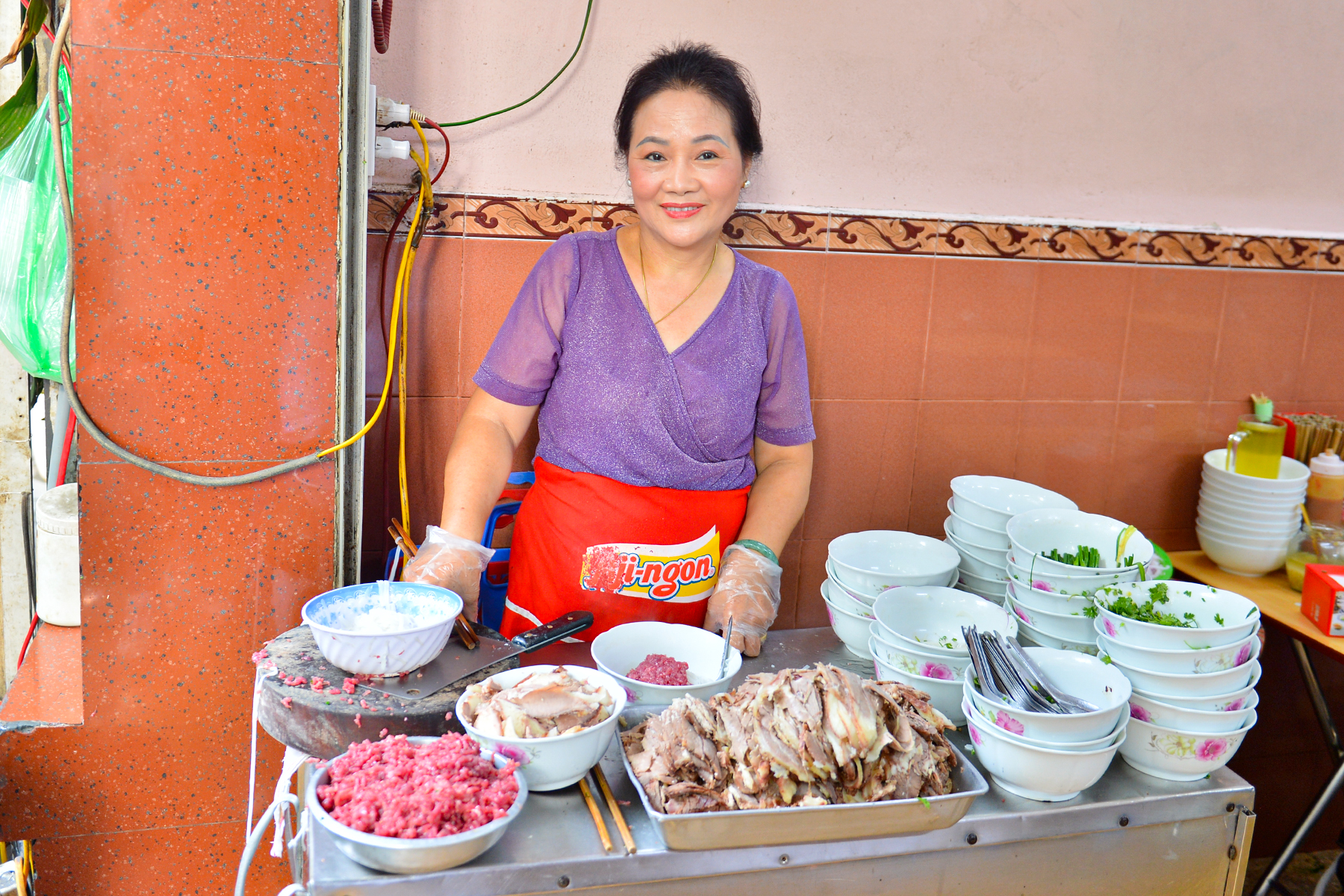 Quán phở 30 năm ở Hà Nội: 'Không cần Michelin, quán vẫn đông nghịt khách'   - Ảnh 2.