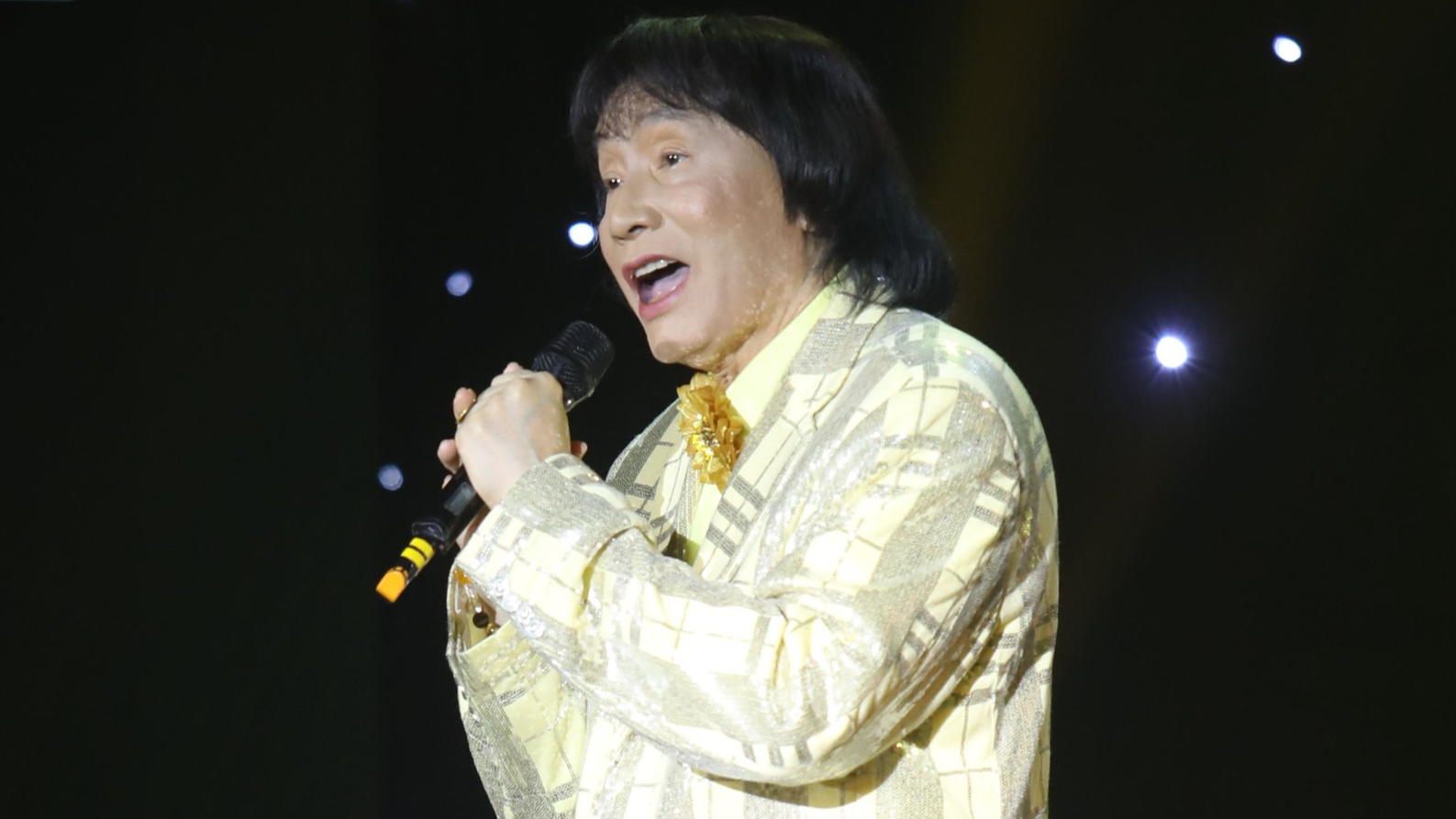 NSND Minh Vương hát khỏe ở tuổi 73