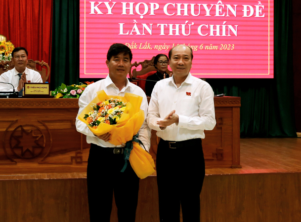 Ông Nguyễn Thiên Văn được bầu làm Phó chủ tịch UBND tỉnh Đắk Lắk  - Ảnh 1.