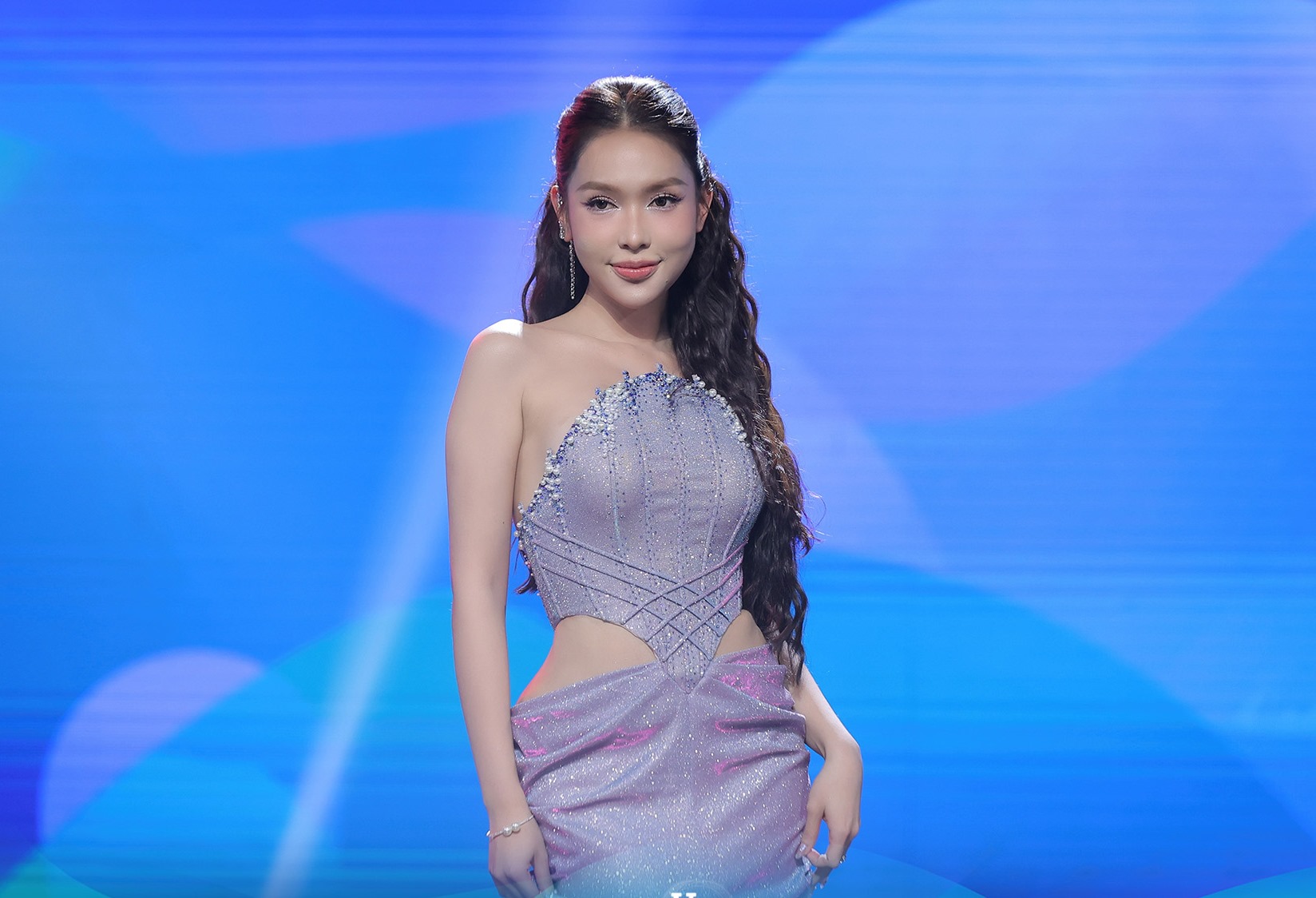 the-miss-transgender-vietnam-beauty-pageant-is-the-female-lead-who