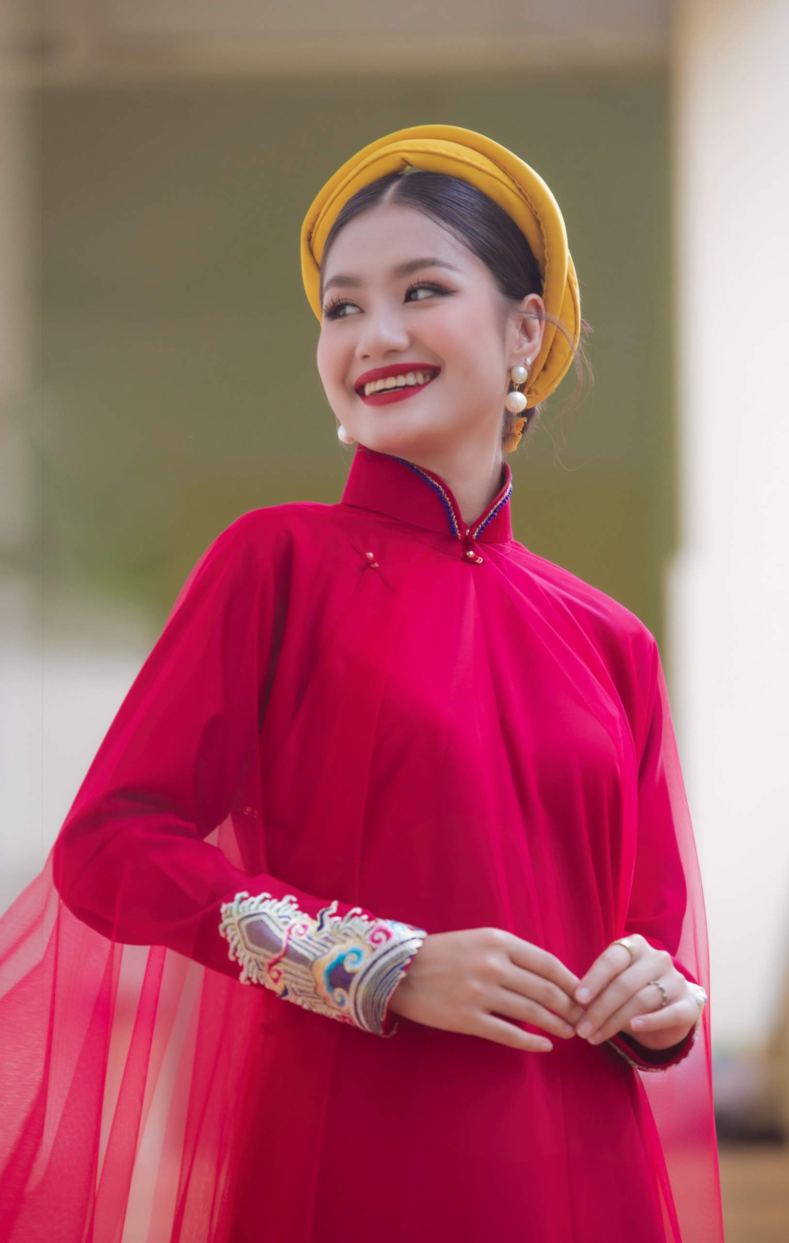 Hoa hậu Nguyễn Thanh Hà nói về việc phá cách, làm biến tướng áo dài - Ảnh 2.
