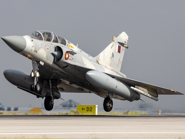 Vì sao Indonesia khẩn cấp mua 12 chiếc tiêm kích Mirage 2000-5? - Ảnh 1.