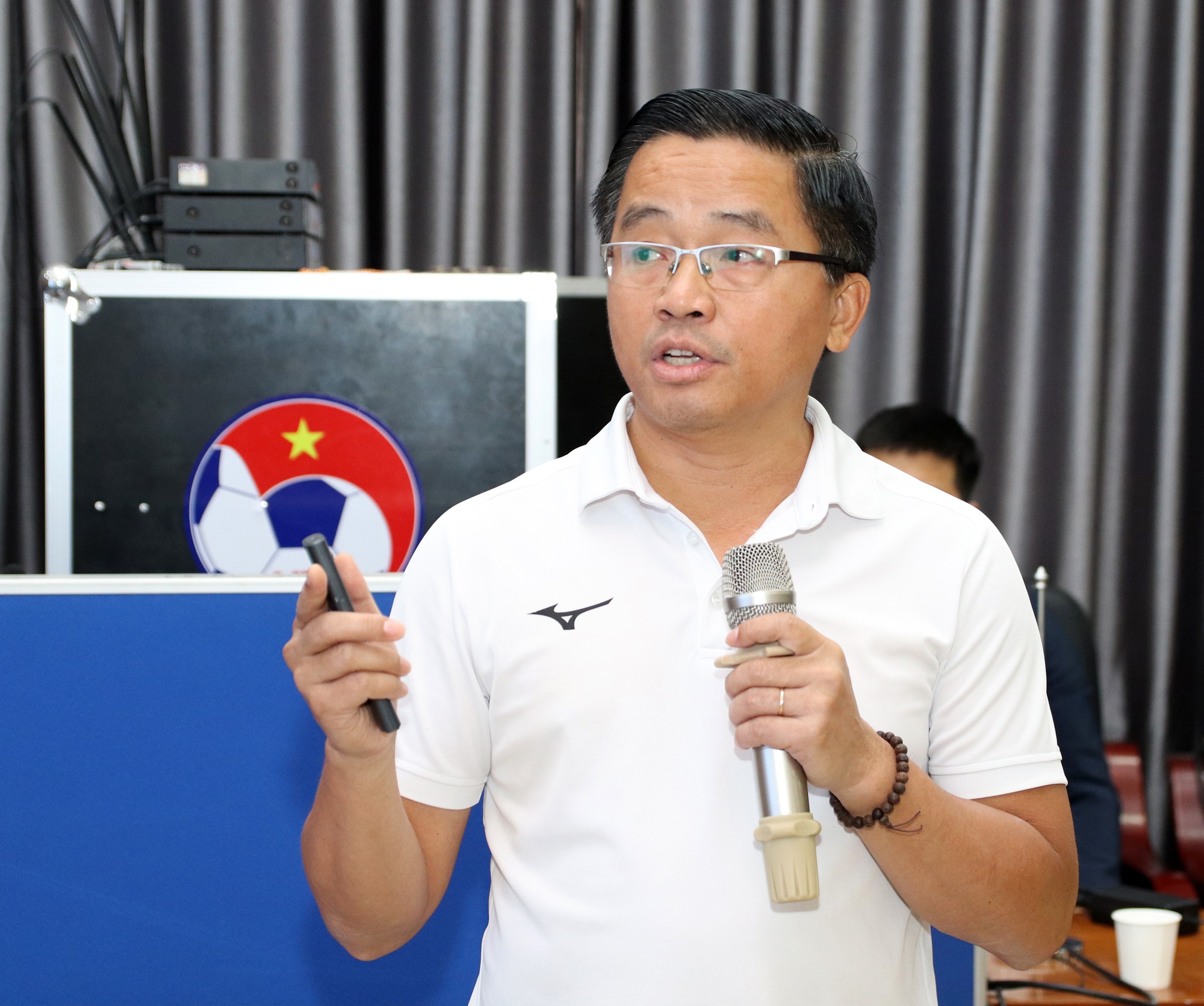 VPF phải giải quyết hài hòa lợi ích đội tuyển Việt Nam và các CLB - Ảnh 3. VPF phải giải quyết hài hòa lợi ích đội tuyển Việt Nam và các CLB - Ảnh 3.