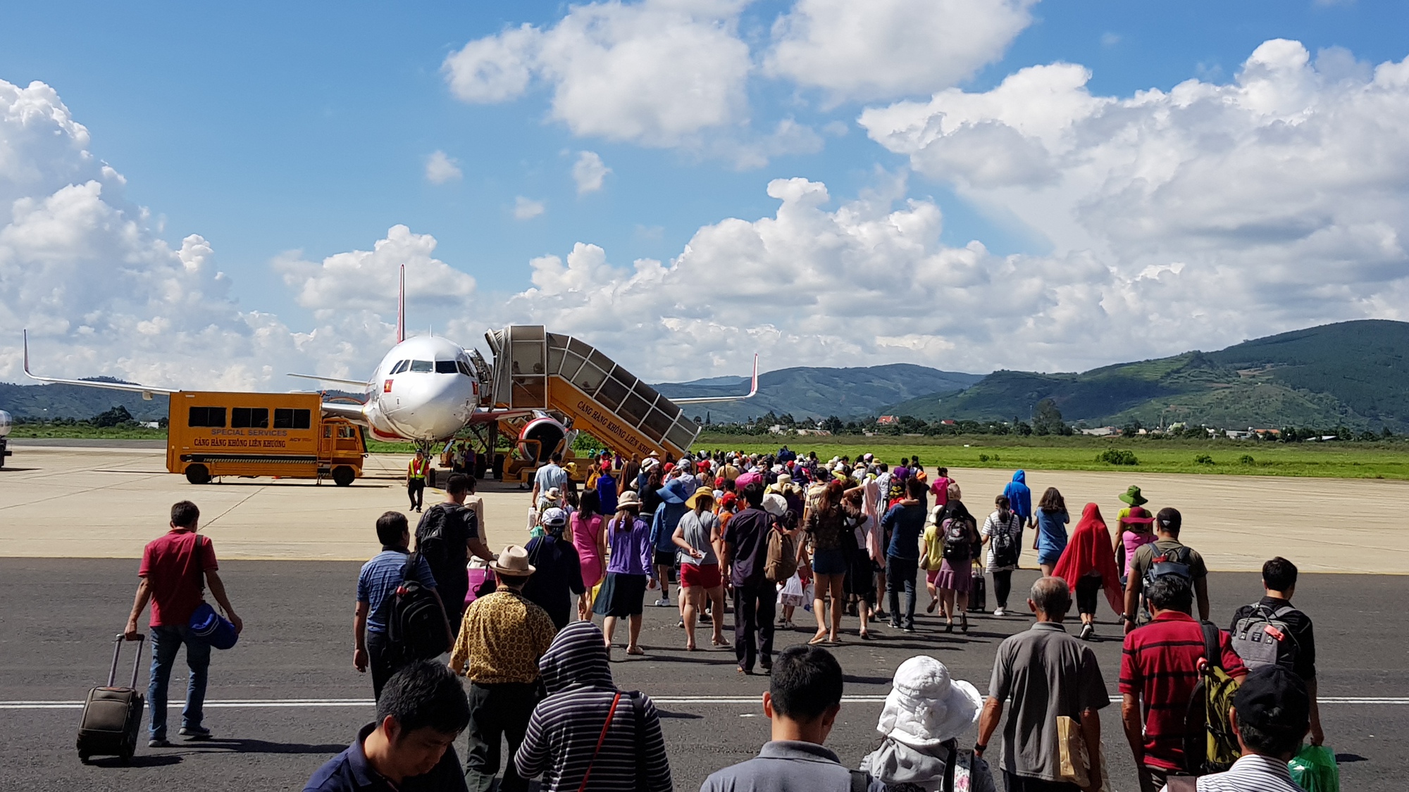 Lam Dong: O Aeroporto Internacional de Lien Khuong está sendo modernizado para receber 5 milhões de passageiros por ano - Foto 3. Lâm Đồng: Nâng cấp Cảng hàng không Quốc tế Liên Khương đón 5 triệu khách/ năm - Ảnh 3.