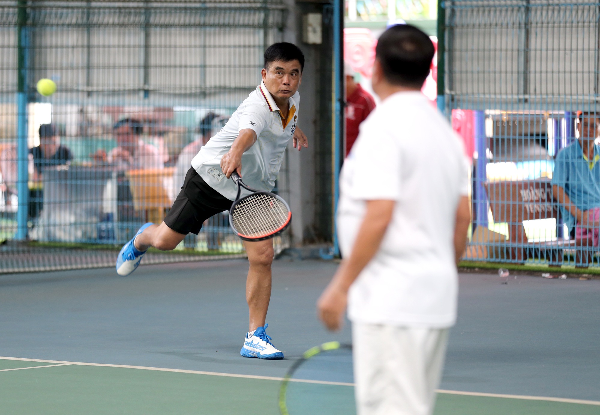 Kịch tính ngày đầu giải quần vợt Hội Nhà báo TP.HCM mở rộng 2023 - Ảnh 6.