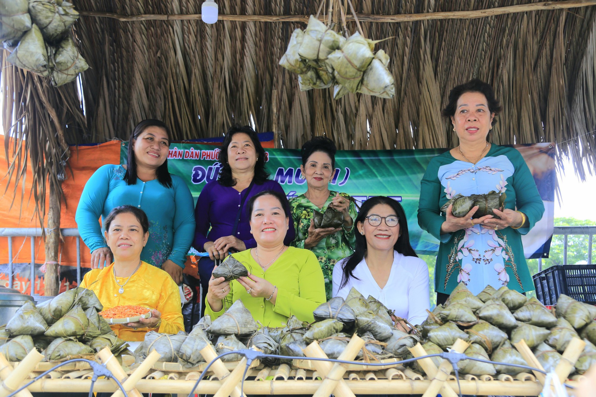 Đến tuần lễ 'Trên bến dưới thuyền' dọc Bến Bình Đông 'săn' trái cây giá rẻ - Ảnh 8.