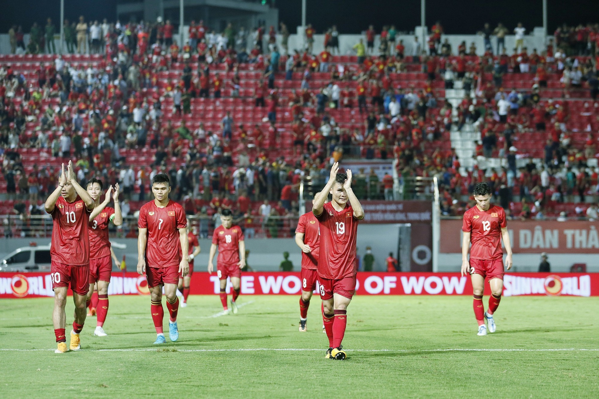 Xuân Mạnh trong trận đội tuyển Việt Nam thắng đội Hồng Kông 1-0