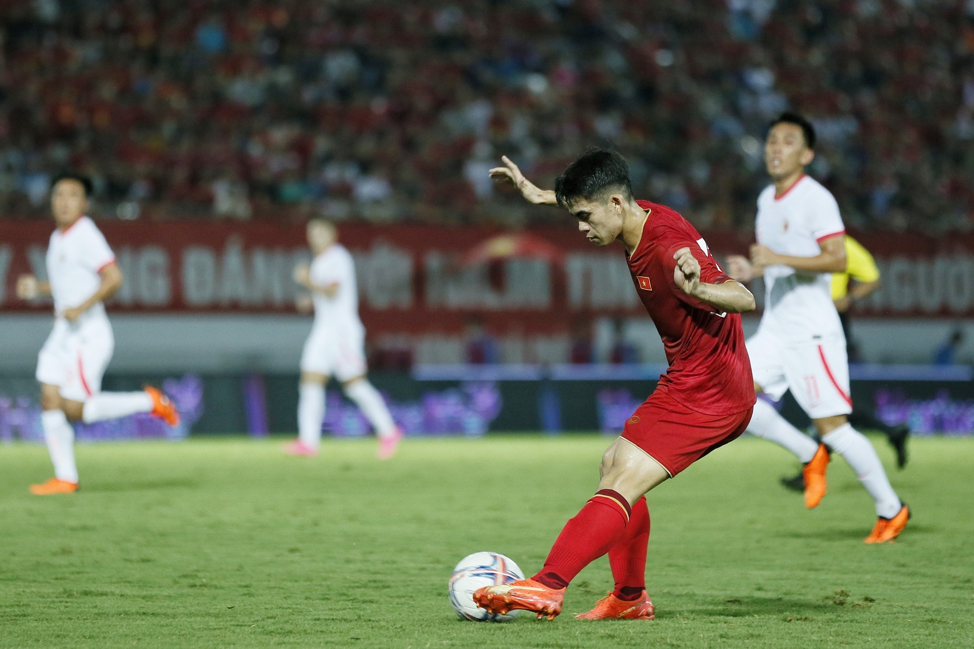 Khuất Văn khang trong màu áo đội tuyển Việt Nam trong trận thắng Syria 1-0 hồi tháng 6