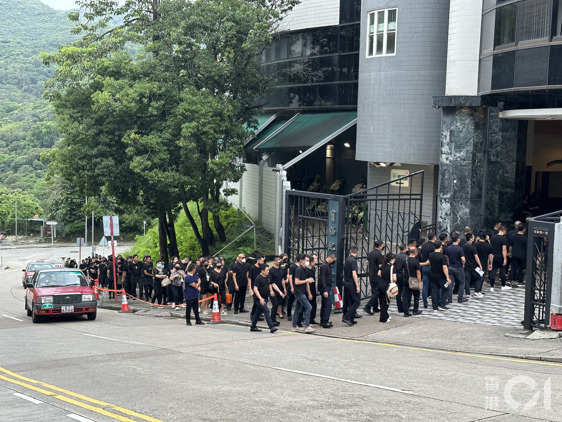 Đám đông xếp hàng dài đến viếng nữ người mẫu Hồng Kông bị giết hại, phân xác - Ảnh 7.