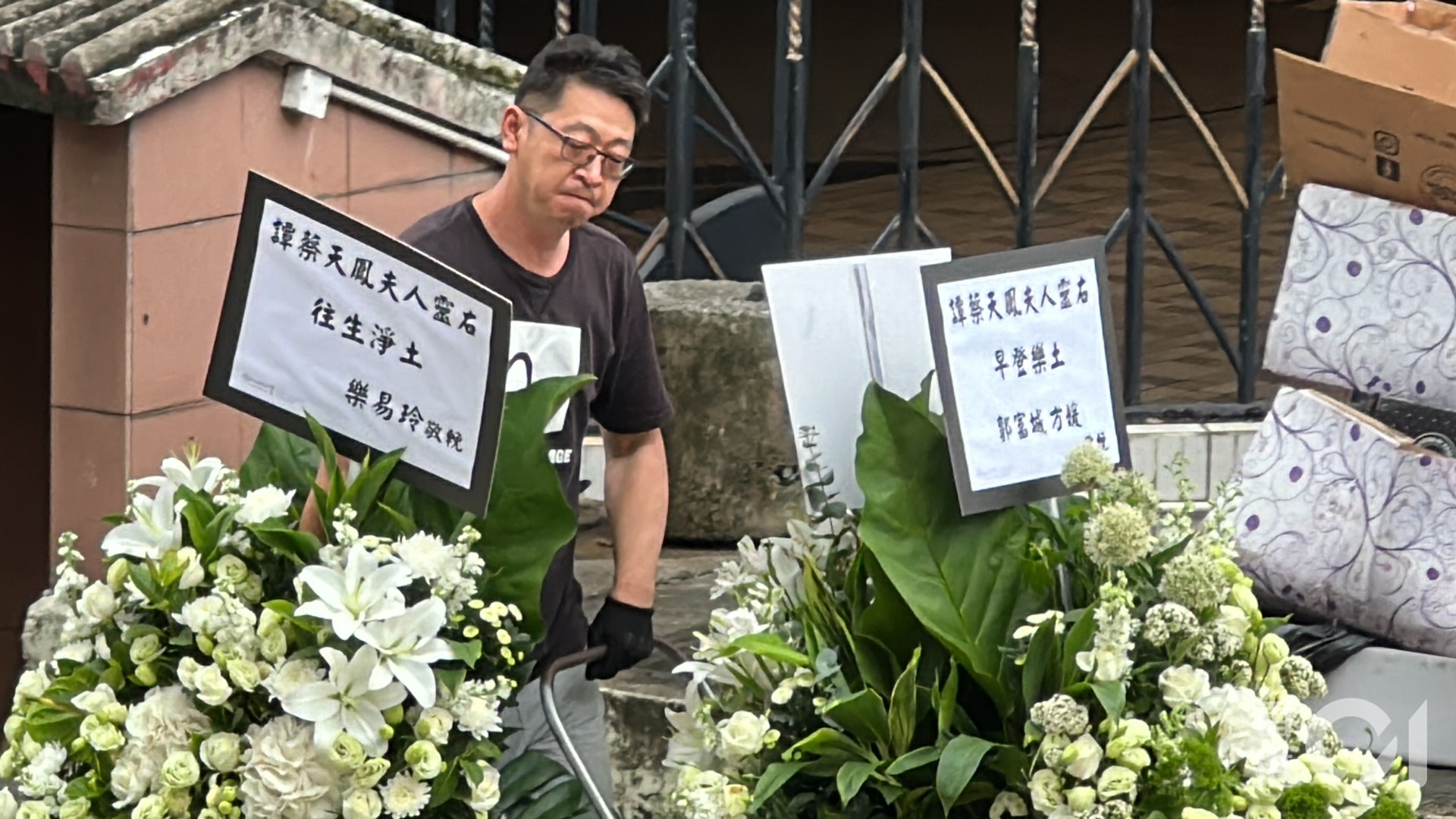 Đám đông xếp hàng dài đến viếng nữ người mẫu Hồng Kông bị giết hại, phân xác - Ảnh 10.