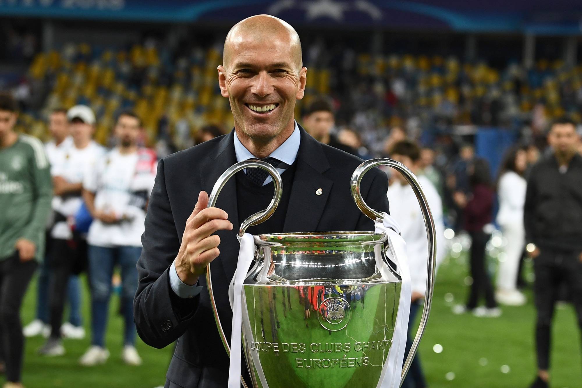 Chủ tịch CLB Real Madrid bất ngờ mời HLV Zidane trở lại làm việc